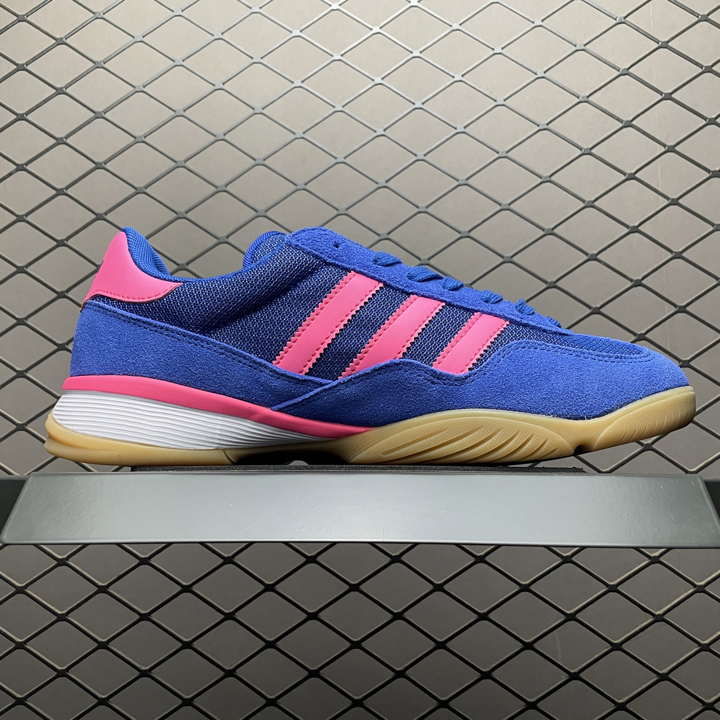 AD 阿迪 Gazelle Sala 低帮运动休闲板鞋 JR3838 尺码：36 36.5 37 38 