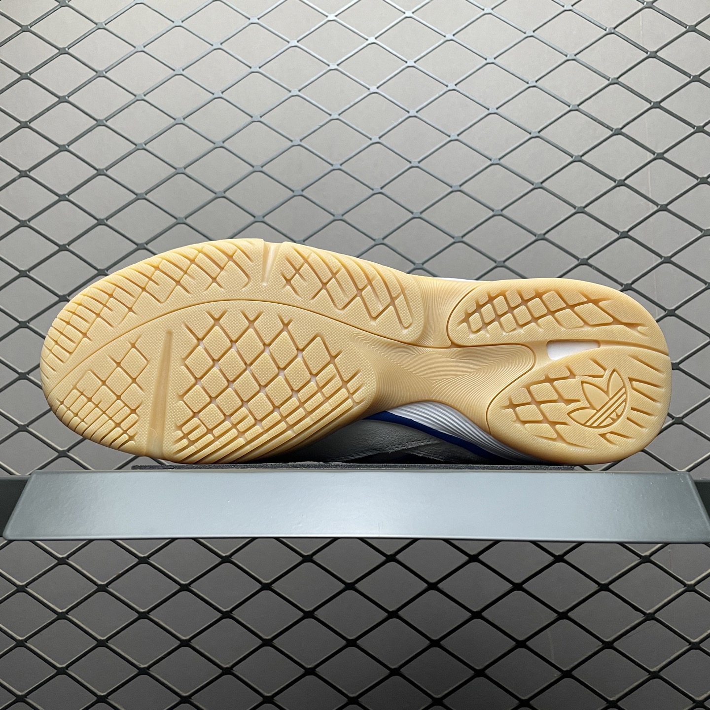 AD 阿迪 Gazelle Sala 低帮运动休闲板鞋 JR3839 尺码：36 36.5 37 38 