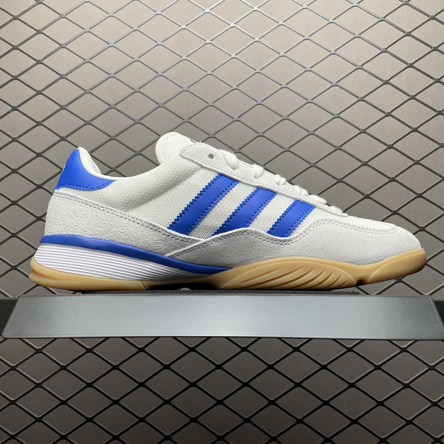 AD 阿迪 Gazelle Sala 低帮运动休闲板鞋 JR3839 尺码：36 36.5 37 38 