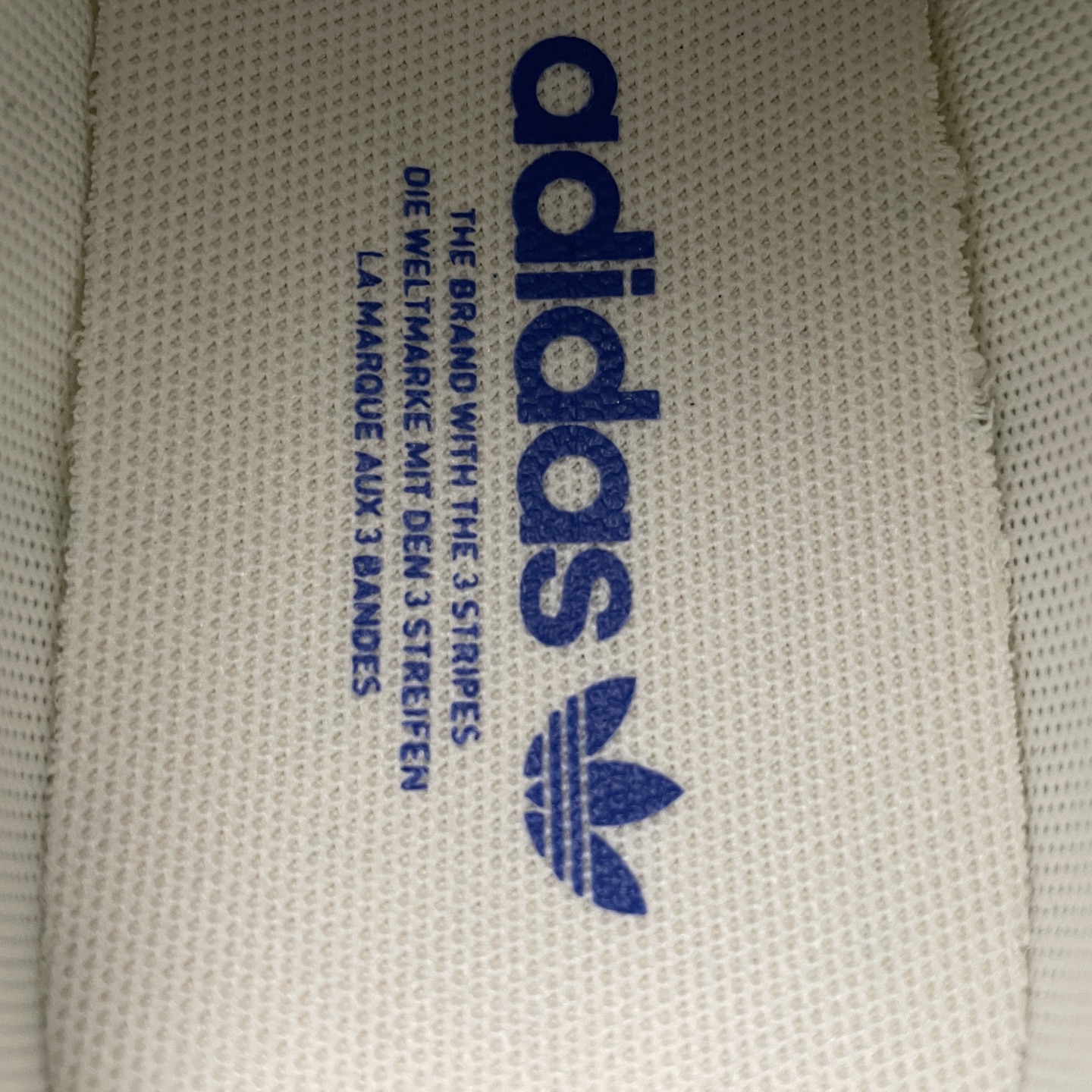 AD 阿迪 Gazelle Sala 低帮运动休闲板鞋 JR3839 尺码：36 36.5 37 38 