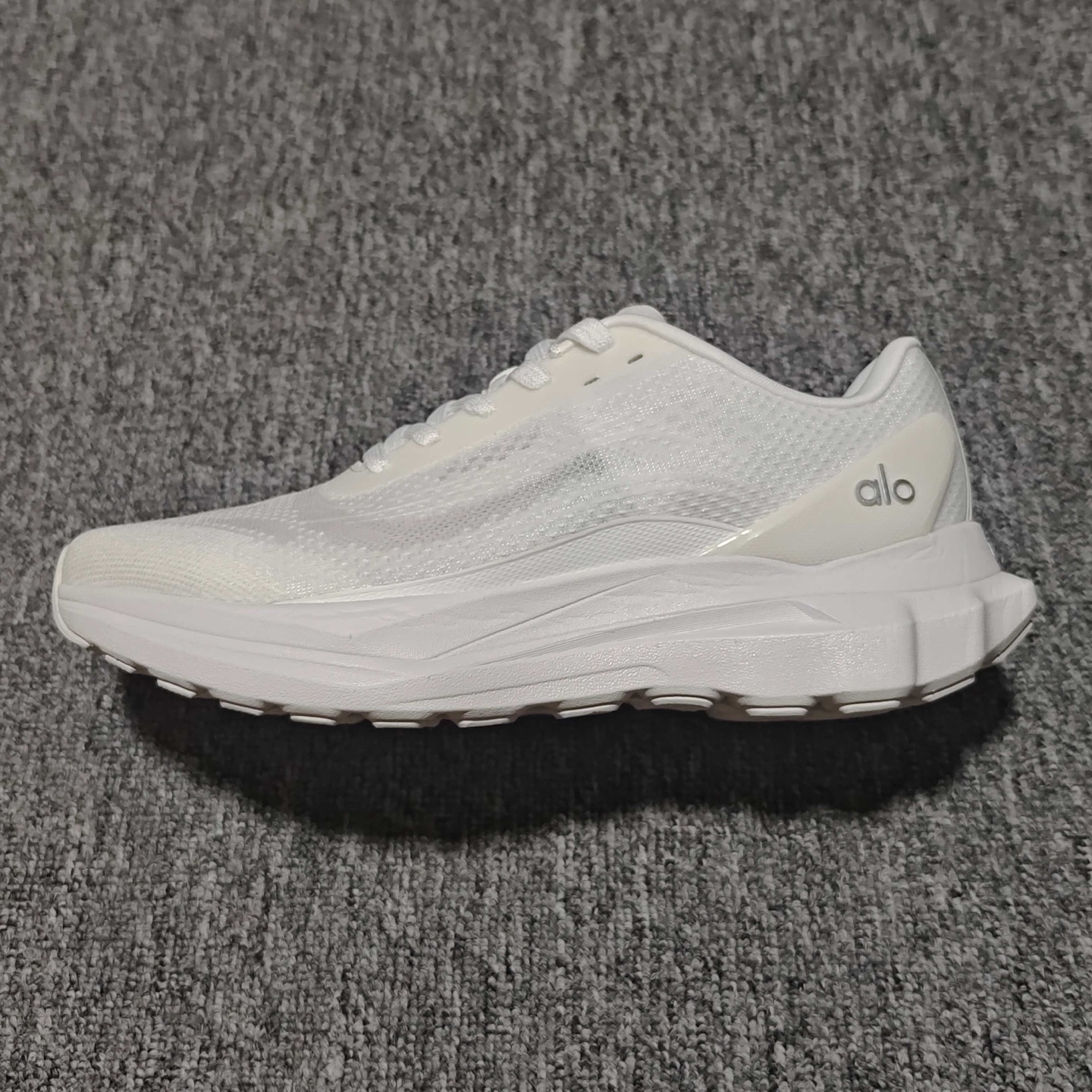 alo yoga Runner 网面低帮休闲跑步鞋 A0590U 新版本出货 大厂出品 外贸专供品质 尺