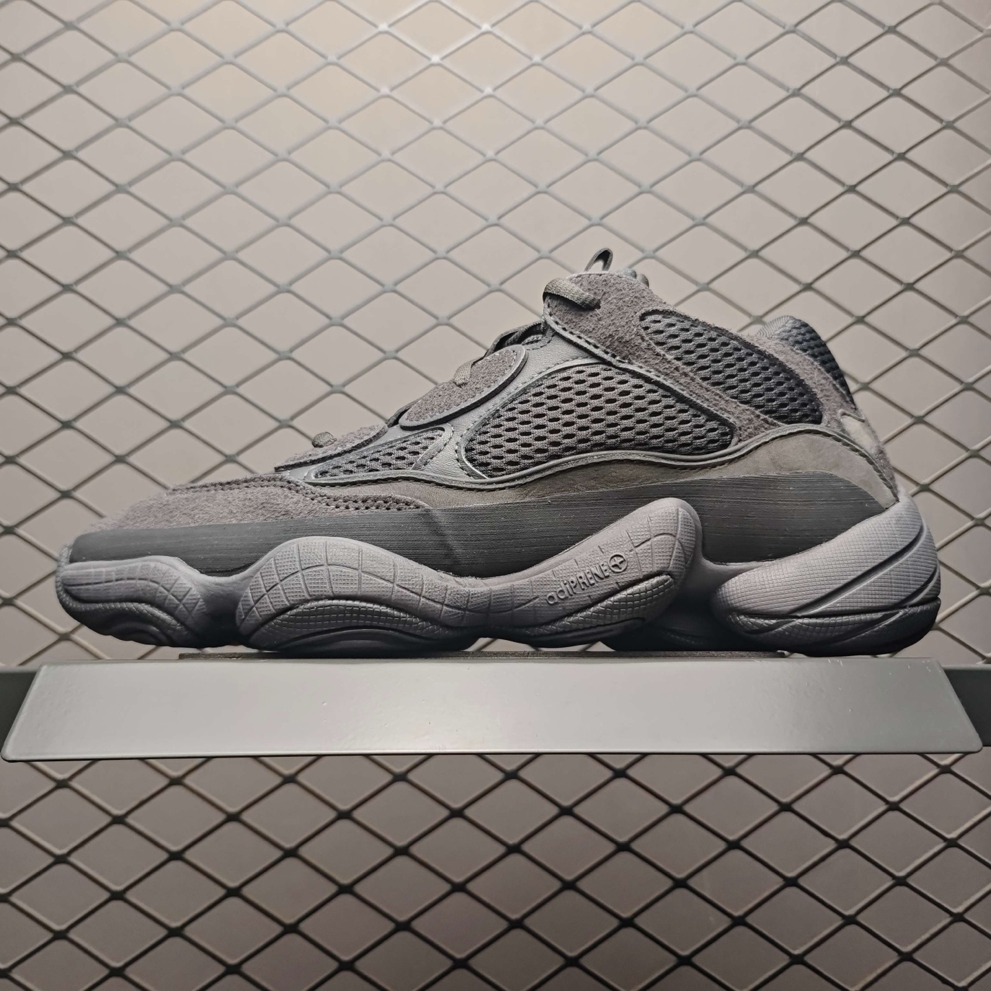 纯原 纯原版本 AD Yeezy 700/700V2 国内知名厂牌出品 市售最高天花板品质 全新楦型 原鞋原纸板开发 原装材料打造 原装巴斯夫"BASF" 原料/鞋底发泡材料 原厂数据飞织鞋面 鞋盒标配美金标