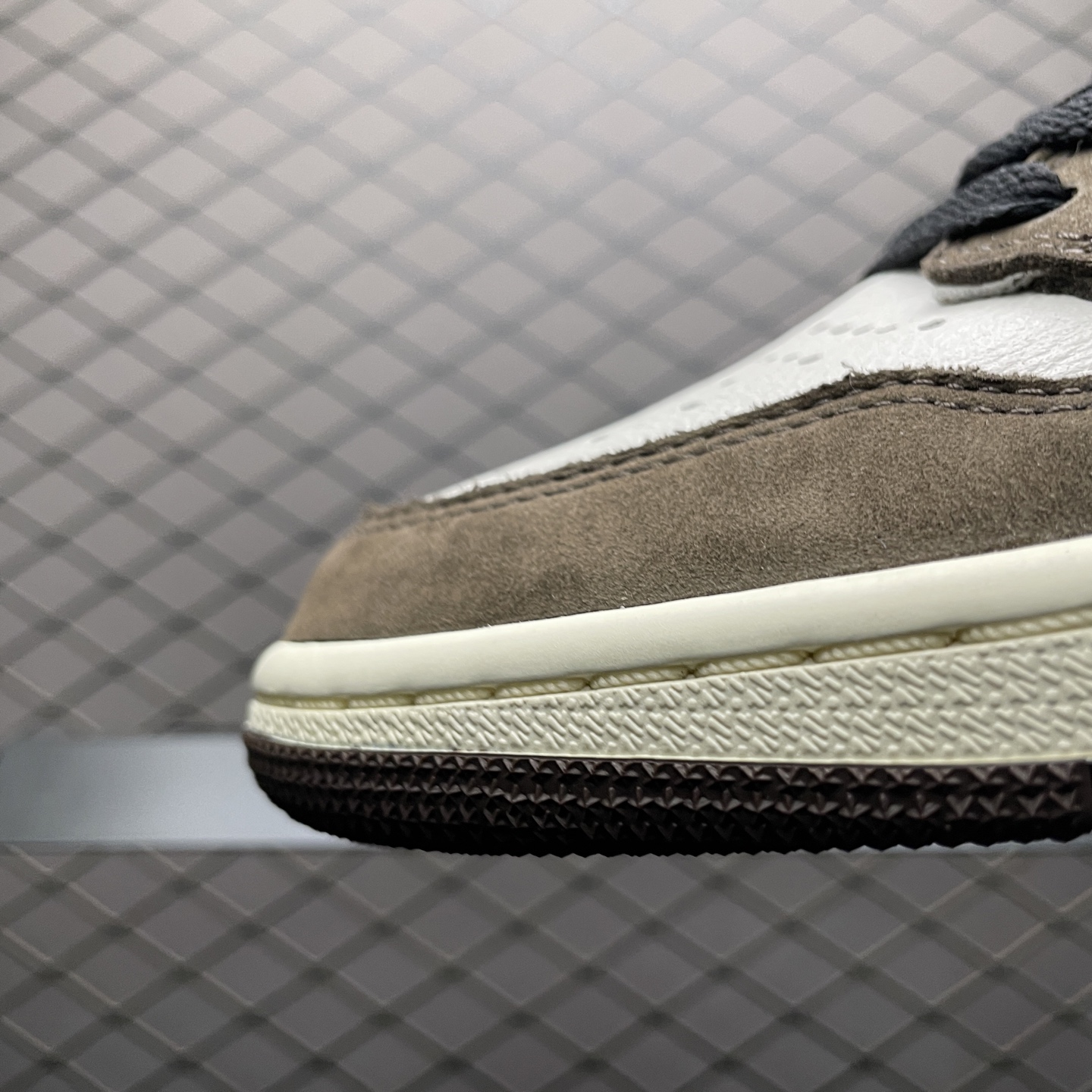 图片[6]-LJR纯原 Travis Scott x Air Jordan 1 High OG TS SP AJ1乔1 TS 联名倒钩 高帮文化篮球鞋 CD4487-100 原厂材料打造 顶级工艺 高端外贸平台 高端零售专供品质 尺码：40.5 41 42 42.5 43 44 44.5 45 46 47.5 48.5-选品中心