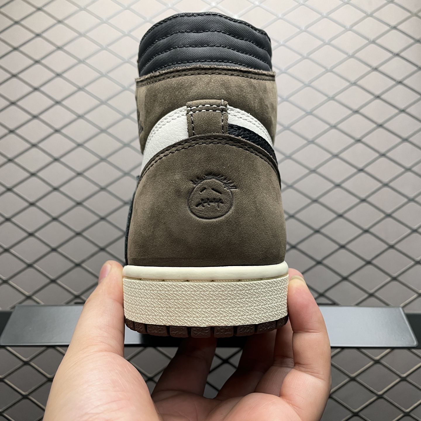 图片[2]-LJR纯原 Travis Scott x Air Jordan 1 High OG TS SP AJ1乔1 TS 联名倒钩 高帮文化篮球鞋 CD4487-100 原厂材料打造 顶级工艺 高端外贸平台 高端零售专供品质 尺码：40.5 41 42 42.5 43 44 44.5 45 46 47.5 48.5-选品中心