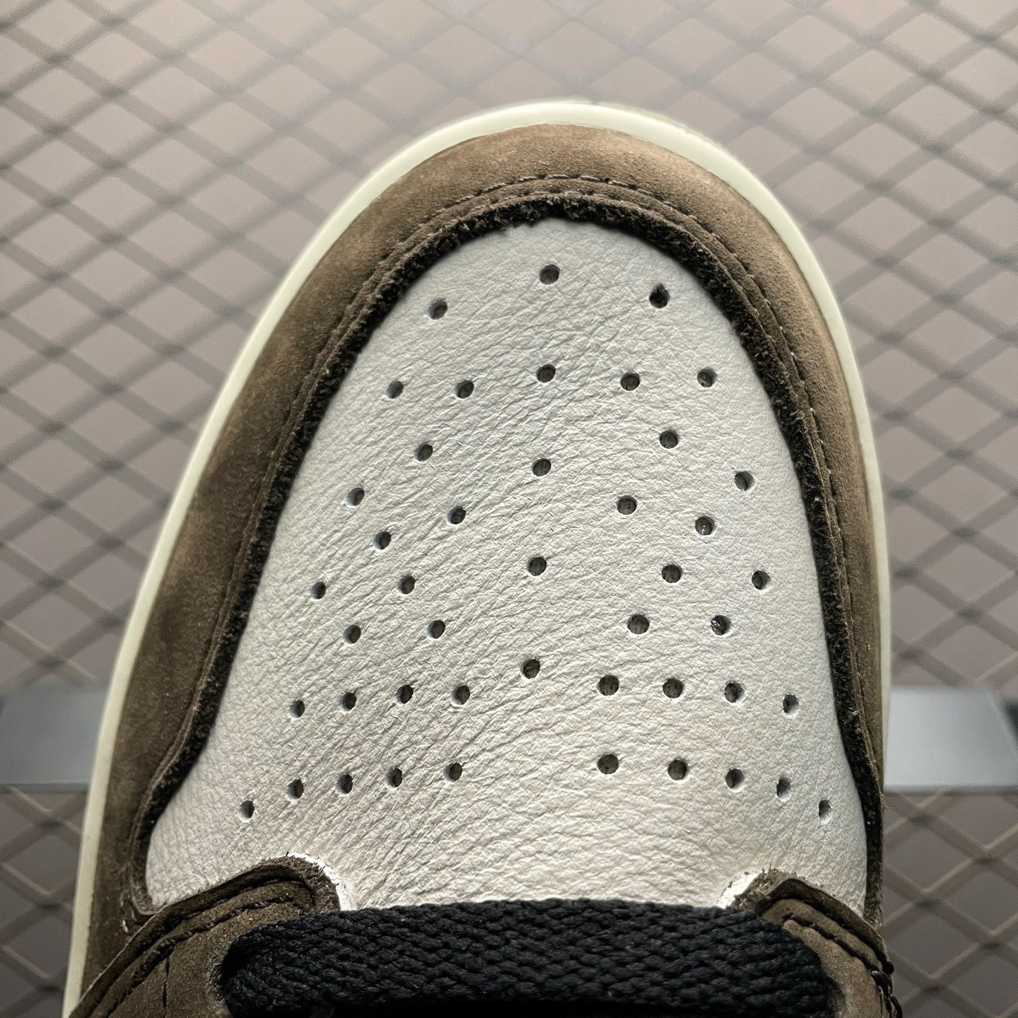 图片[7]-LJR纯原 Travis Scott x Air Jordan 1 High OG TS SP AJ1乔1 TS 联名倒钩 高帮文化篮球鞋 CD4487-100 原厂材料打造 顶级工艺 高端外贸平台 高端零售专供品质 尺码：40.5 41 42 42.5 43 44 44.5 45 46 47.5 48.5-选品中心