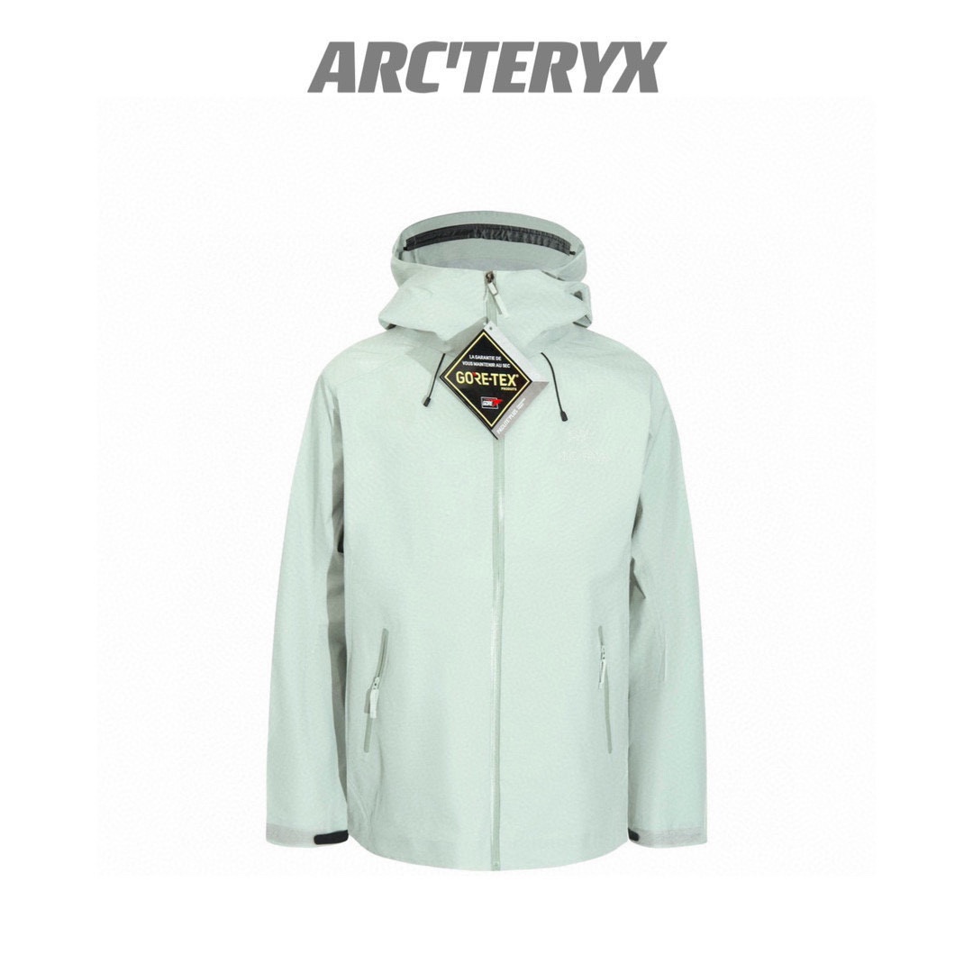 💰P265#款号A07【官网品质】
ARC'TERYX始祖鸟ARC BETA LT GTX户外防水硬壳冲锋衣拉链夹克外套 Yb压胶工艺 弯刀仿生版型 离子防水工艺 采用防水N100d-X 3L GORE-TEX Pro ISO标准90(ISO4)级别高分子材料透气薄膜与纺织品结合 面料达到荷叶水珠滚动效果 高度持久防水透气 防撕裂性能优异 夹克结构经优化 WaterTight拉链配RS拉链头进一步减少接缝大小和夹克重量 Alpha SV的性能设计齐全 有头盔兼容StormHood帽兜 腋下拉链和拼接剪裁 一直是恶劣环境长期使用的理想选择 传统风琴交叉反向进入高山口袋设置在高位 VISLON中央正面拉链 可调节Velcro袖口魔术贴标签 兼容Zip-in 在胸前采用百达灵机器绣上了ARC TERYX徽标 ALPHA SV夹克是Arc’teryx的明星产品 一直在高山恶劣环境中表现突出 现在功能更强大 重量更轻
颜色/colour:以太蓝/间影蓝/次元灰/菲诺橙/云水蓝/象牙白/开普勒绿/碳素黑/复古绿/幸运粉
尺码/size:S/M/L/XL