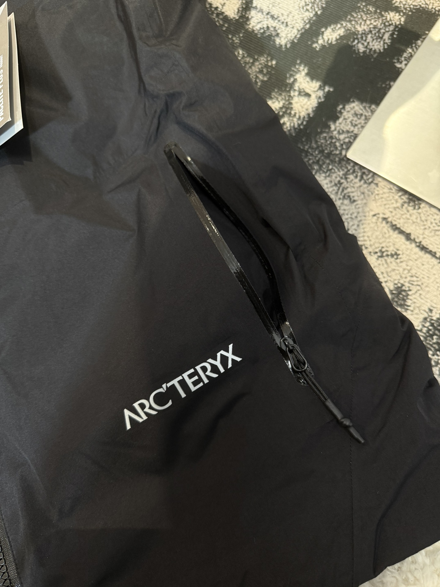 Arc’teryx Kobah Parka: Cutting-Edge Winter Wear with Luxurious Comfort - 图片 4