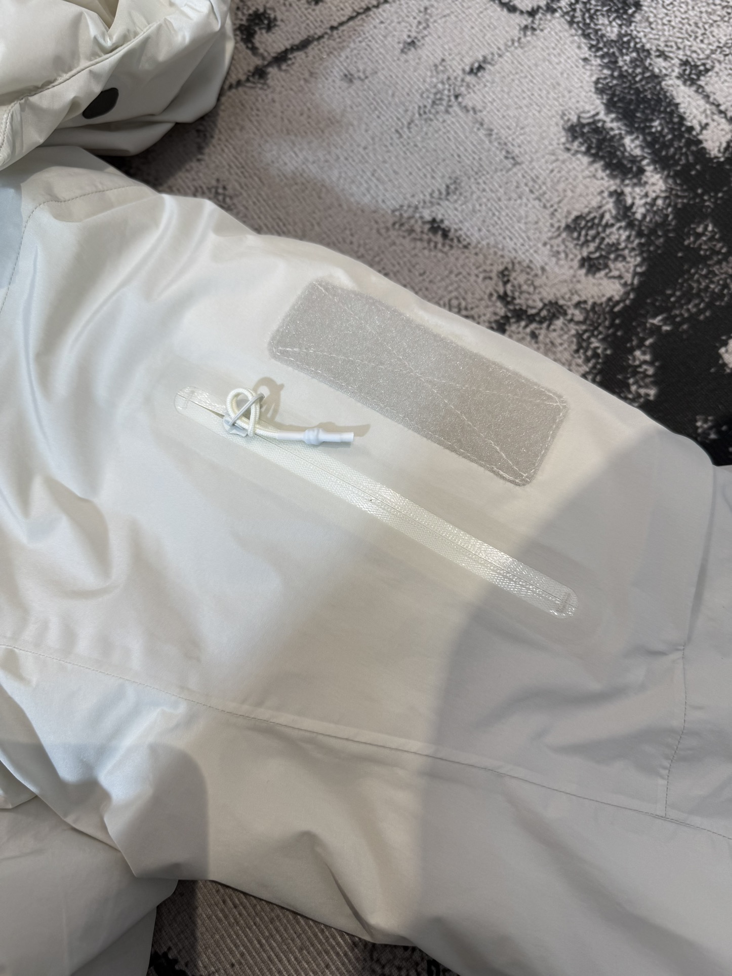 Arc’teryx Kobah Parka: Ultimate Winter Luxury with “Walking Feathers” - 图片 8