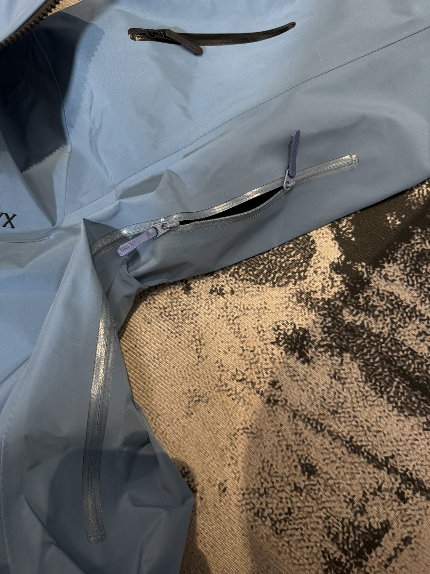 ARC’TERYX Alpha SV GORE-TEXPro Waterproof Jacket: Ultimate Protection for Outdoor Adventures - 图片 7