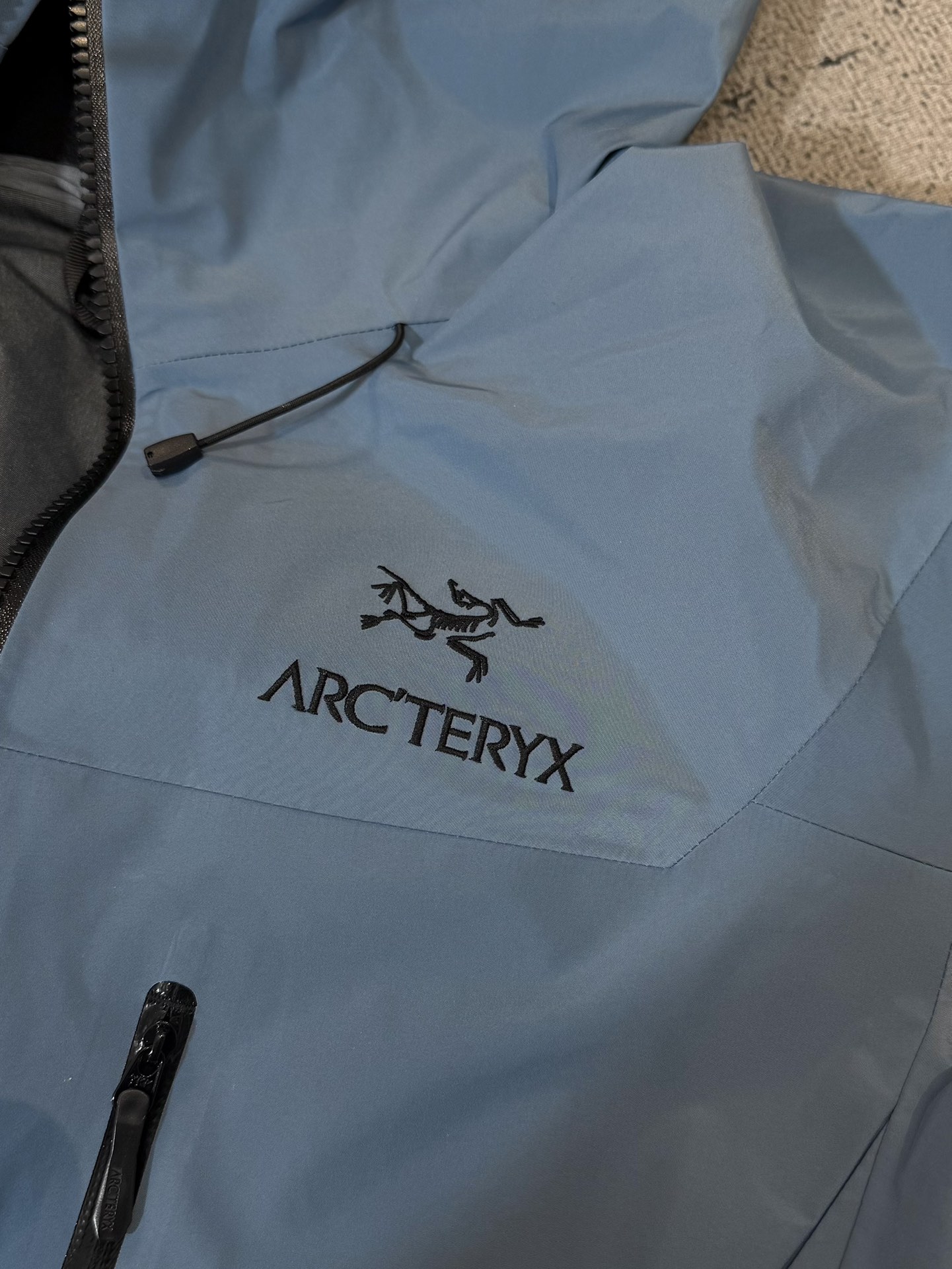 ARC’TERYX Alpha SV GORE-TEXPro Waterproof Jacket: Ultimate Protection for Outdoor Adventures - 图片 3