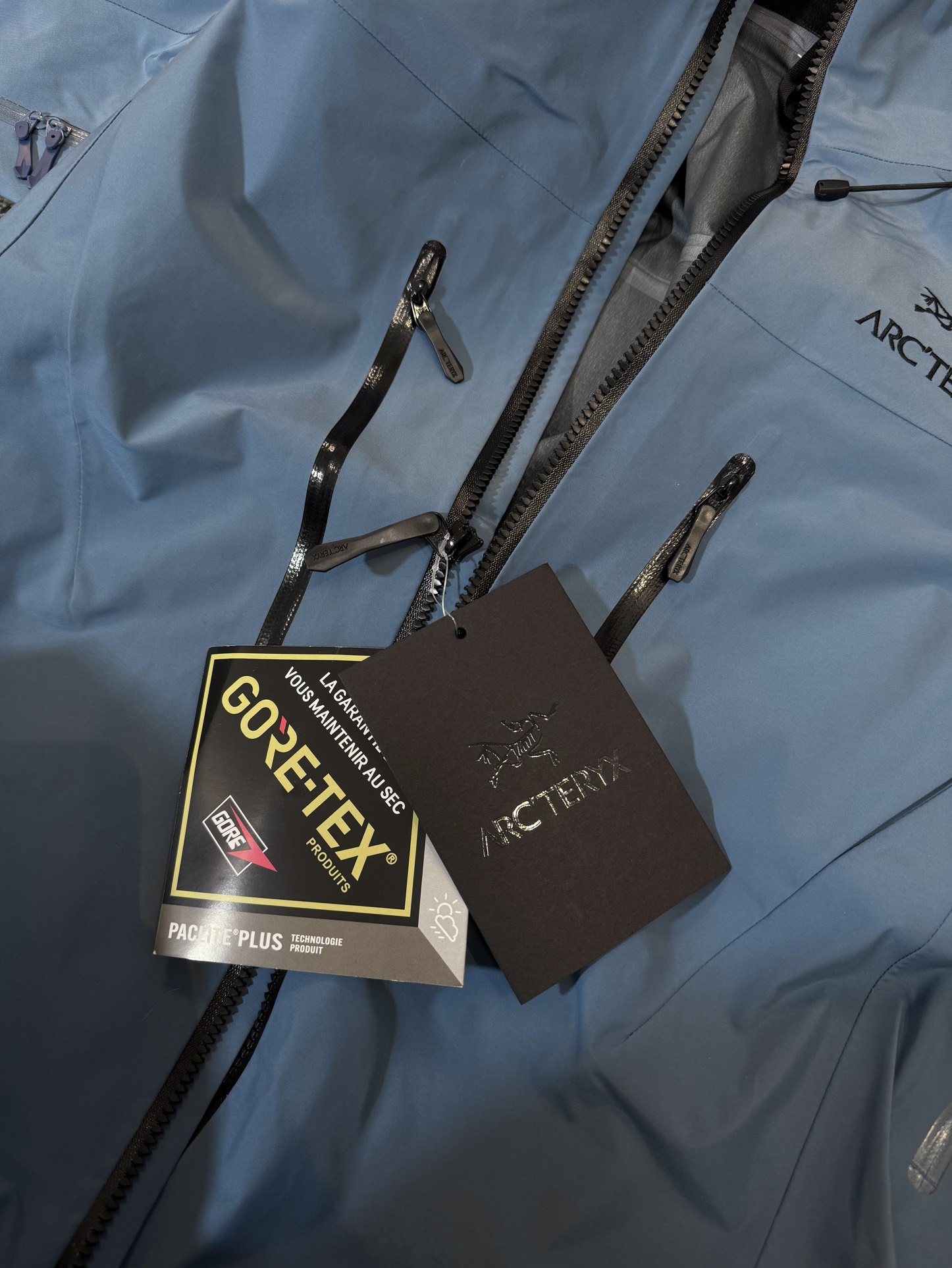 ARC’TERYX Alpha SV GORE-TEXPro Waterproof Jacket: Ultimate Protection for Outdoor Adventures - 图片 4