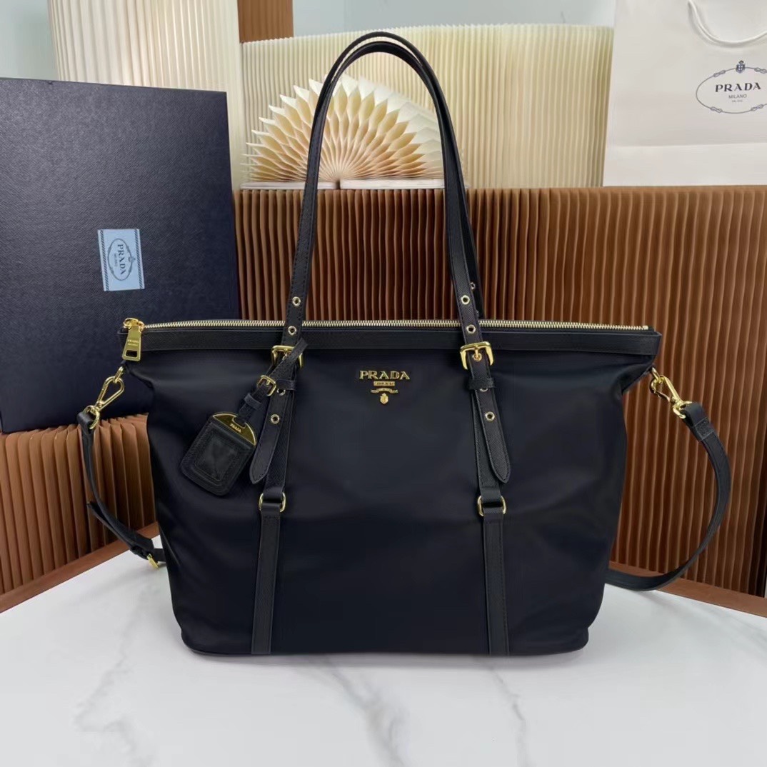 NO:177437,Authentic Classic Shopping Bag 1BD Waterproof Nylon Fabric with Cross-Striped Cowhide, Vacuum Electroplating Hardware, Perfect Performing Simple and Temperature Size 36cm Long, 28cm High * Bottom 15cm, PRADA, prada, cowhide19860909正品级  经典购物袋1BD防水尼龙布面料配十字纹牛皮,真空电镀五金,无论单肩斜挎完美演绎简约有气质 尺寸长36cm高28cm*底15cm,PRADA,prada,cowhide,Bag