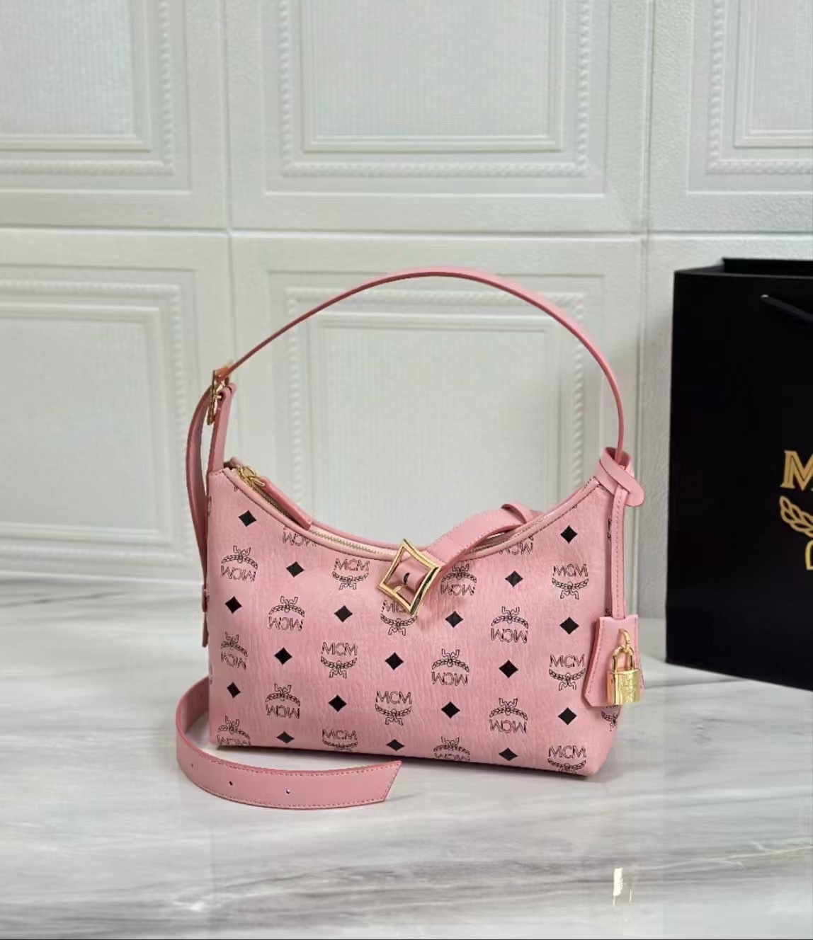 𝗠𝗖𝗠 𝗔𝗿𝗲𝗻 𝗛𝗼𝗯𝗼🆕 Small# Cp ®️ Aren Hobo MCM Logo 26*9.5*19cm 125-133cm/COGNAC Novità