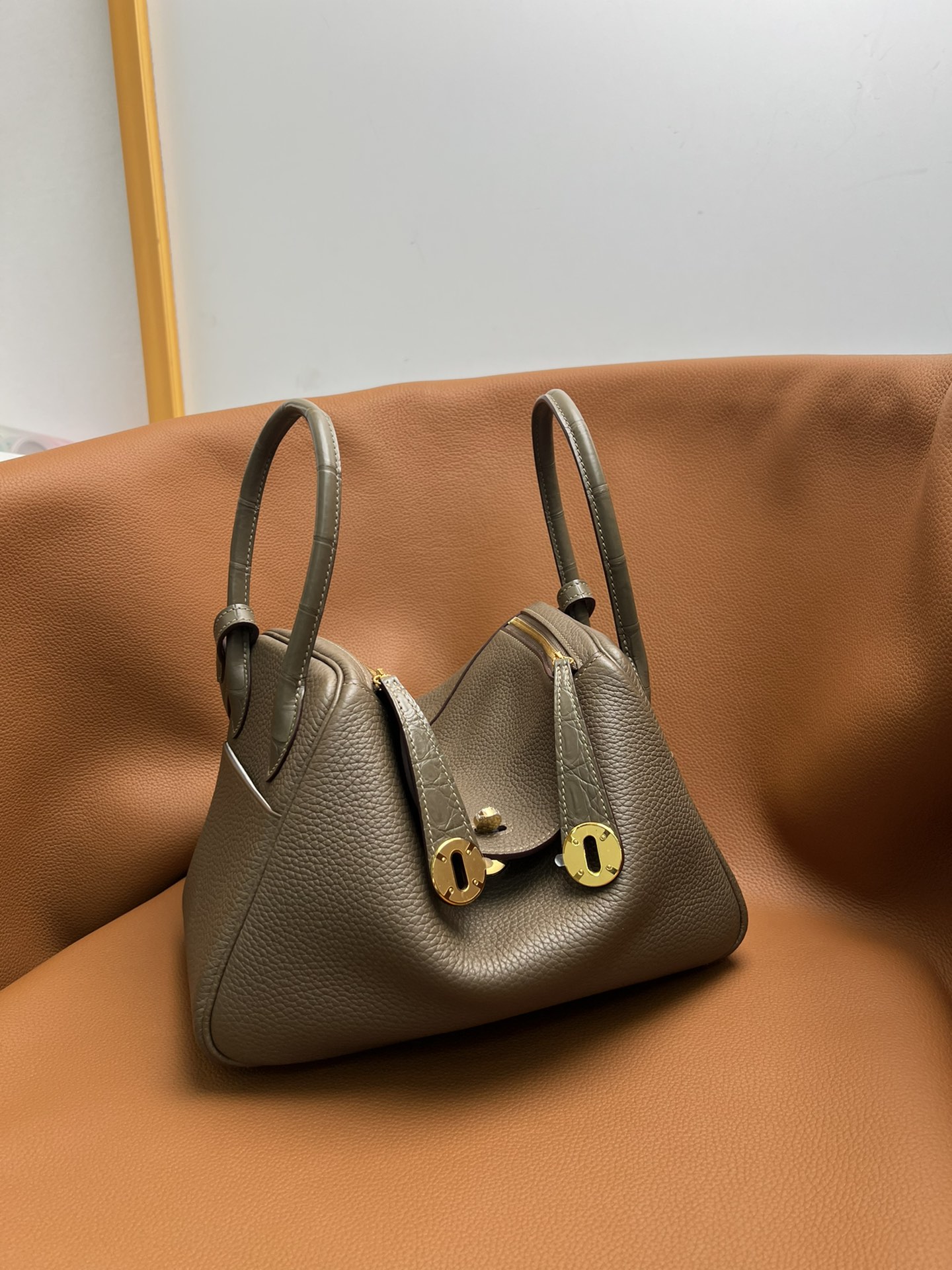 Hermès The most cost-effective Hermes rare matching crocodile leather stitching Lindy26 elephant gray gold buckle