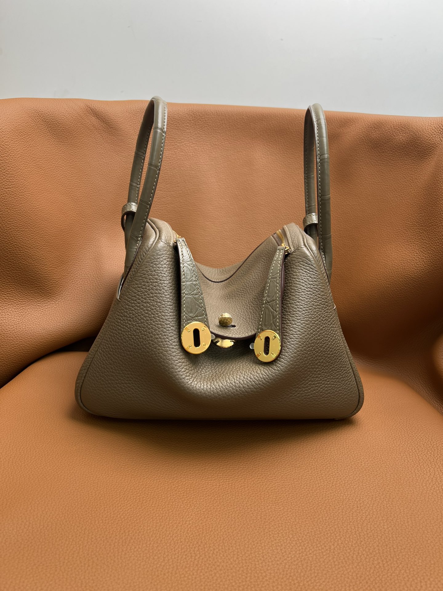 Hermès The most cost-effective Hermes rare matching crocodile leather stitching Lindy26 elephant gray gold buckle