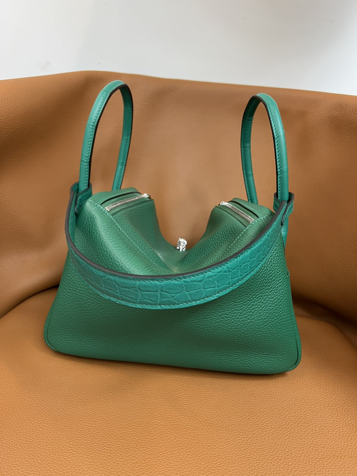 Hermès The most cost-effective Hermes rare matching crocodile leather stitching Lindy26 malachite green silver buckle