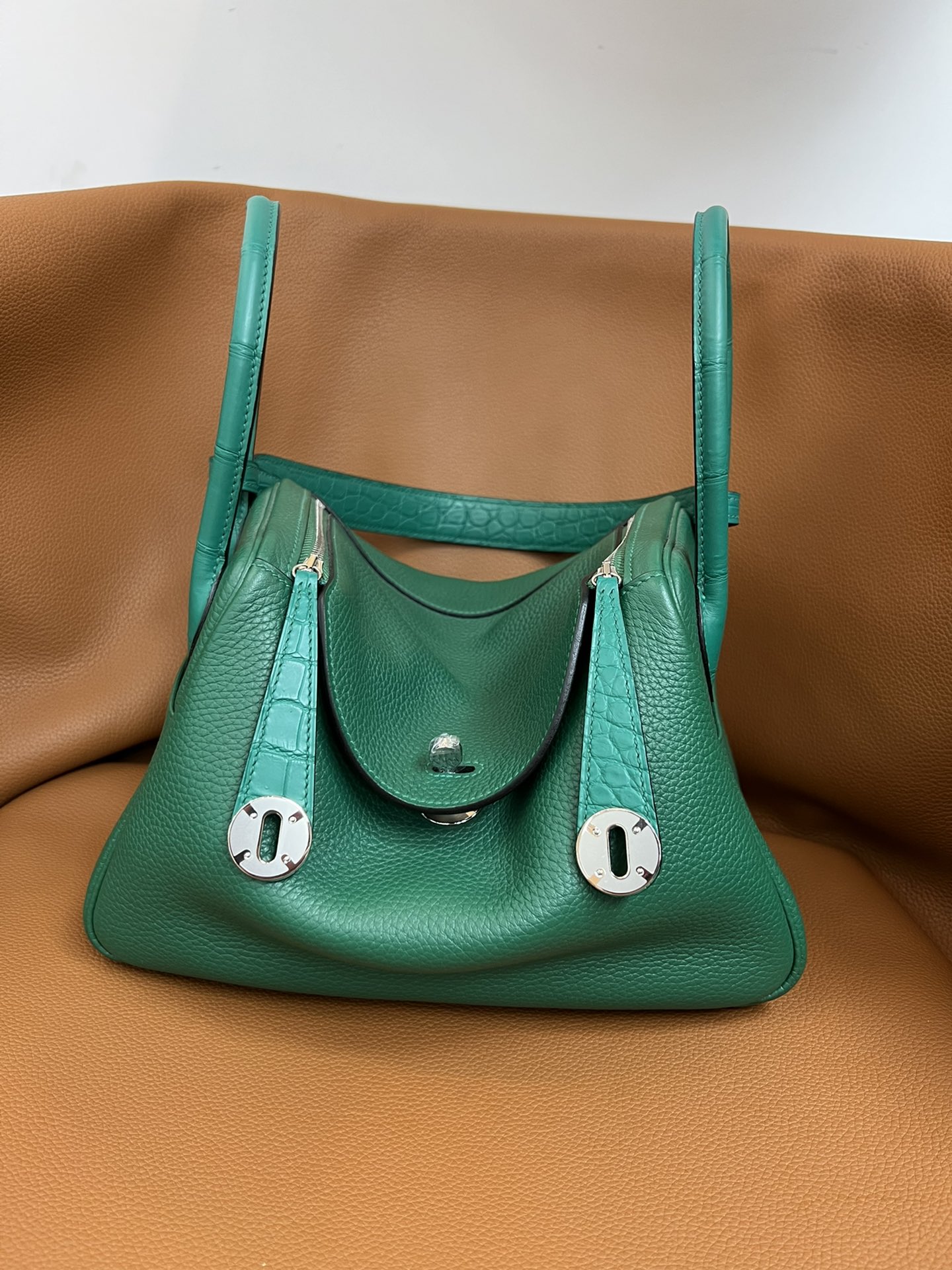 Hermès The most cost-effective Hermes rare matching crocodile leather stitching Lindy26 malachite green silver buckle