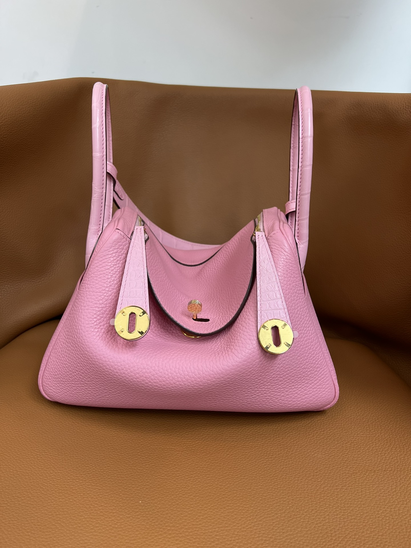 Hermès The most cost-effective Hermes rare matching crocodile leather stitching Lindy26 cherry blossom pink gold buckle