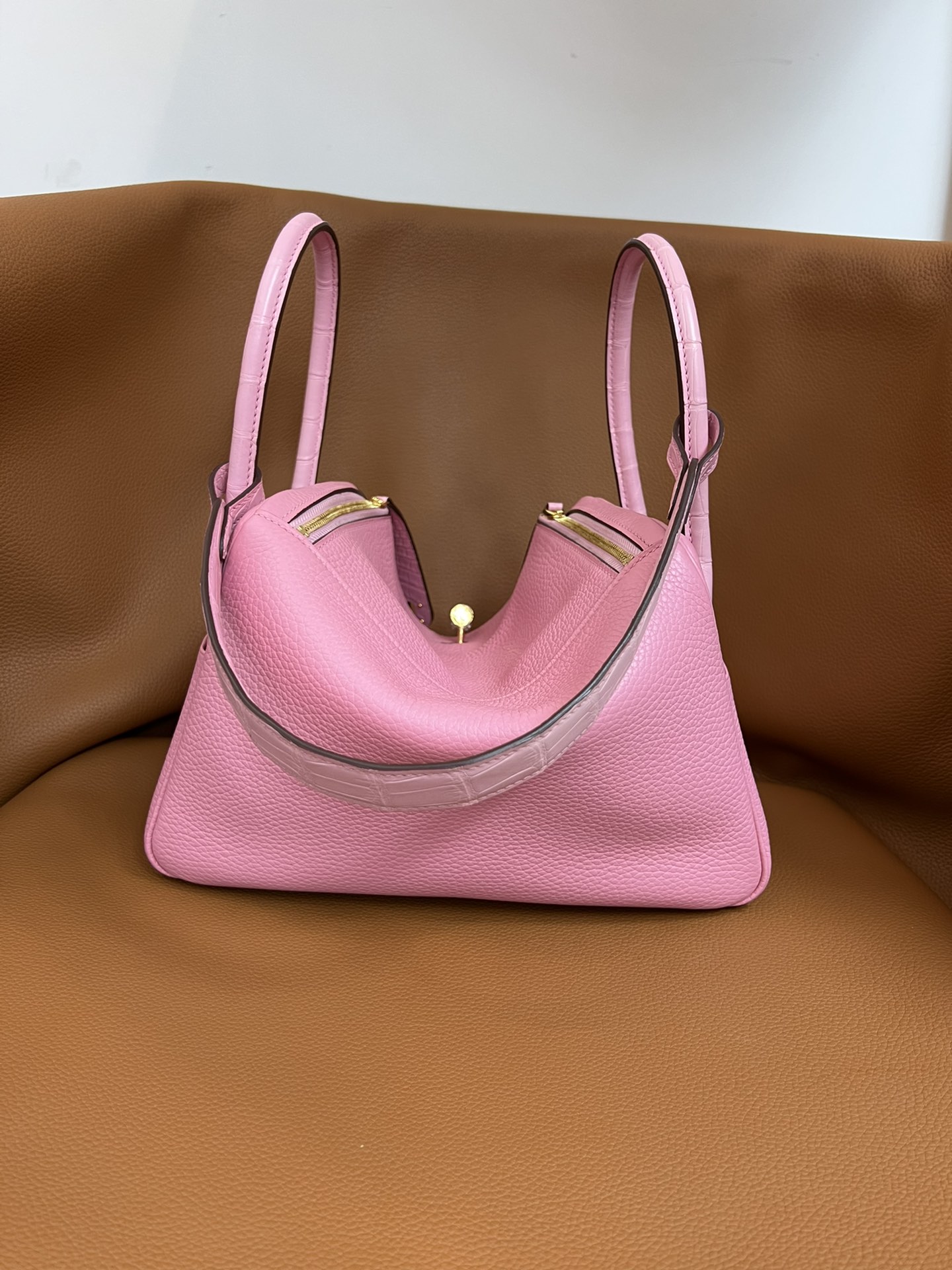 Hermès The most cost-effective Hermes rare matching crocodile leather stitching Lindy26 cherry blossom pink gold buckle