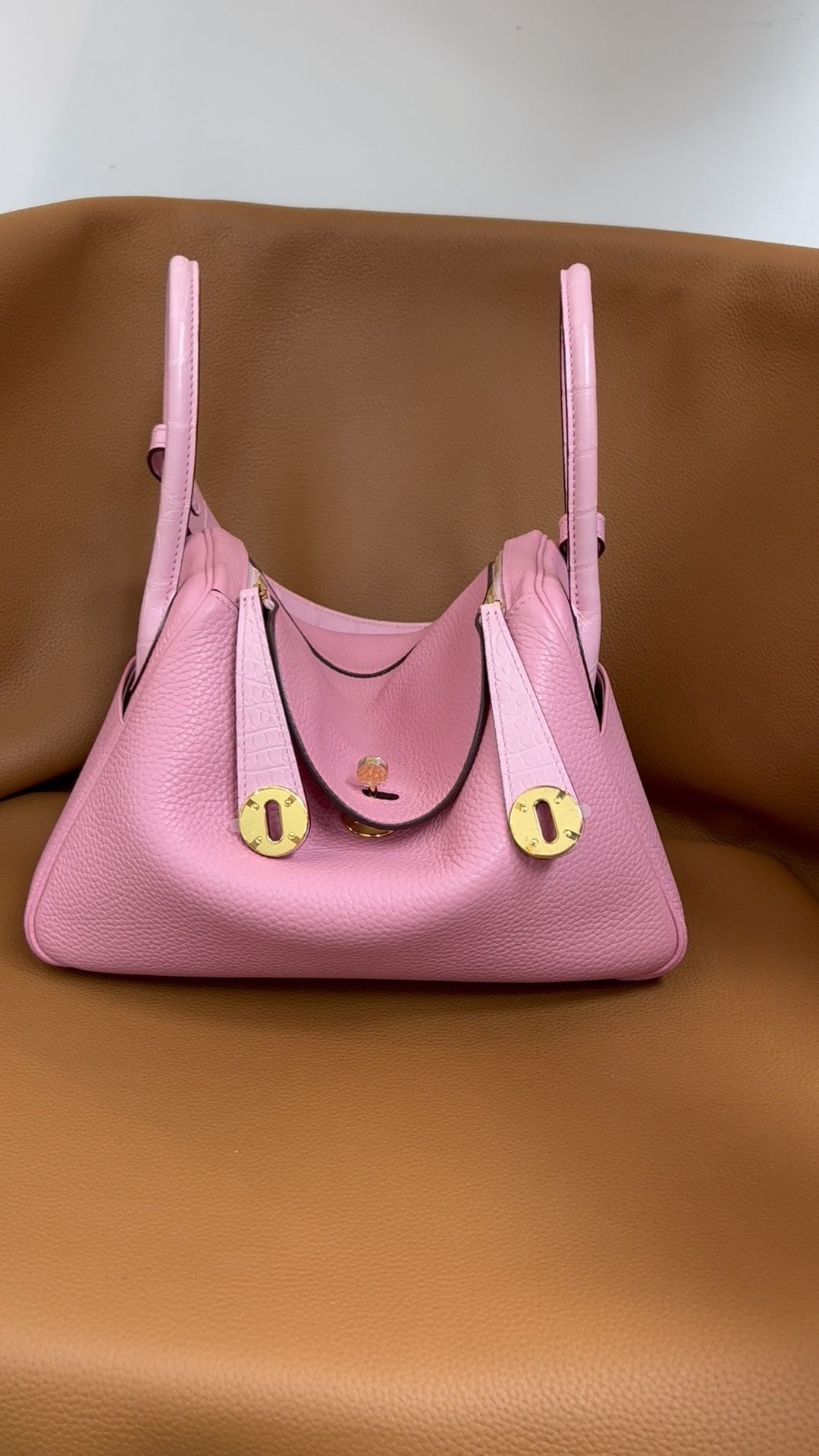 Hermès The most cost-effective Hermes rare matching crocodile leather stitching Lindy26 cherry blossom pink gold buckle
