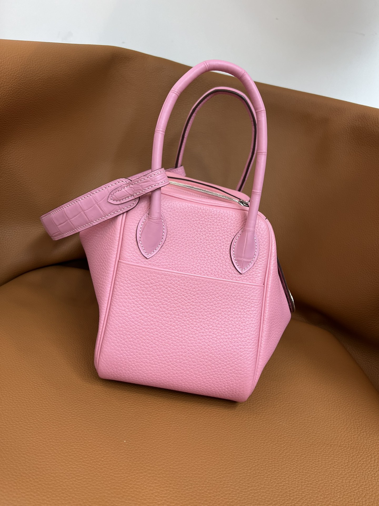 Hermès The most cost-effective Hermes rare matching crocodile leather stitching Lindy26 cherry blossom pink silver buckle