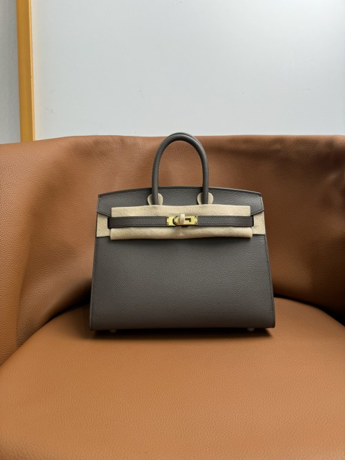 Elegant Birkin Handbag in Epsom Leather with Gold Hardware, 25/30cm 1 Elegant Birkin Handbag in Epsom Leather with Gold Hardware, 25/30cm