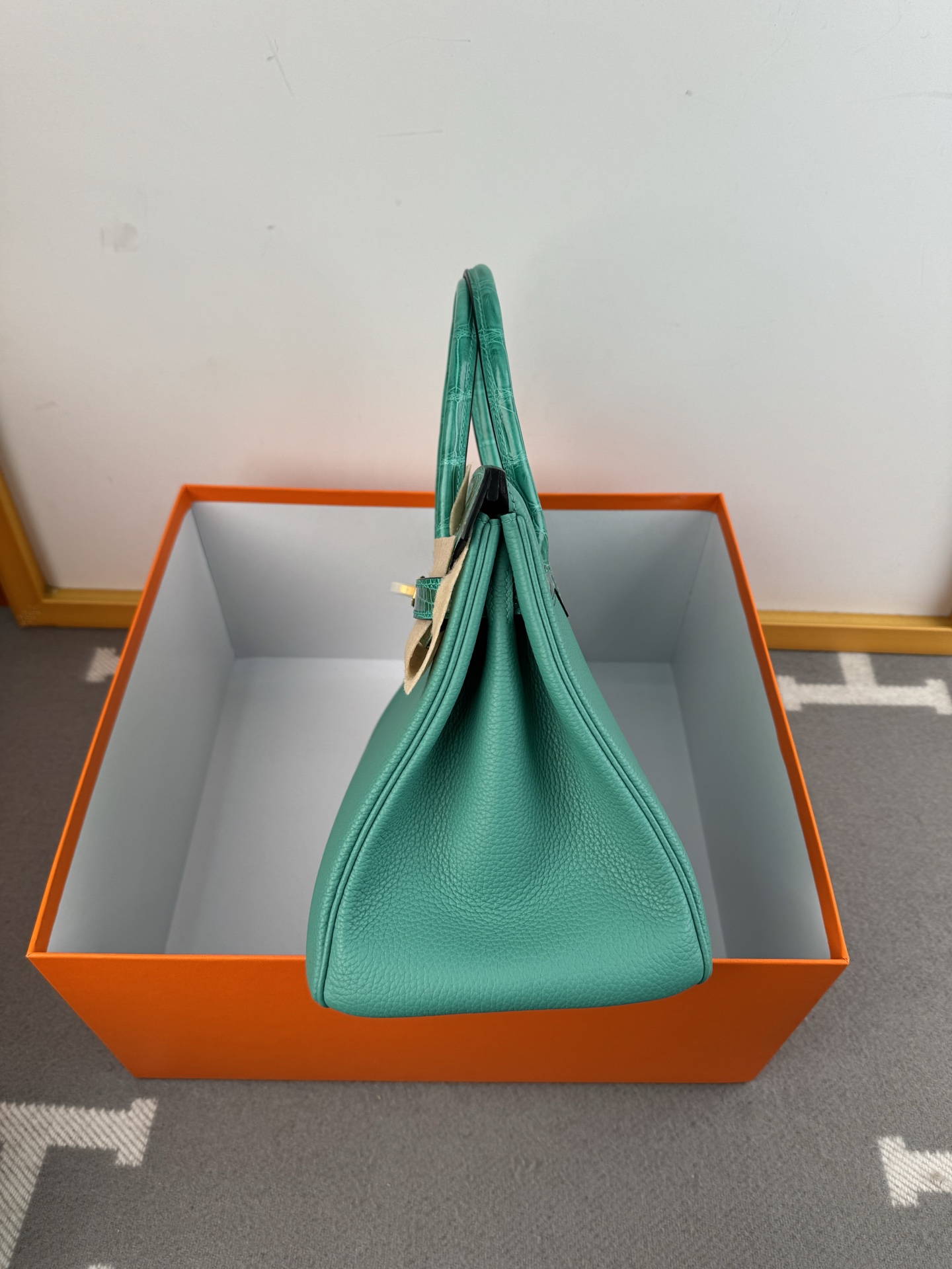 Birkin 30cm Emerald Green Togo Leather and Crocodile Gold Hardware Bag 4 i1739690192527 4284 0 3