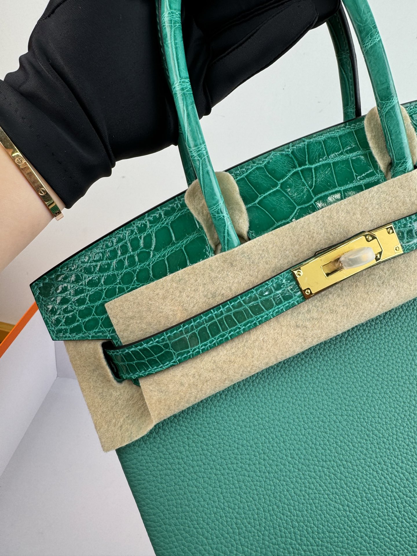 Birkin 30cm Emerald Green Togo Leather and Crocodile Gold Hardware Bag 5 i1739690192527 4486 0 4