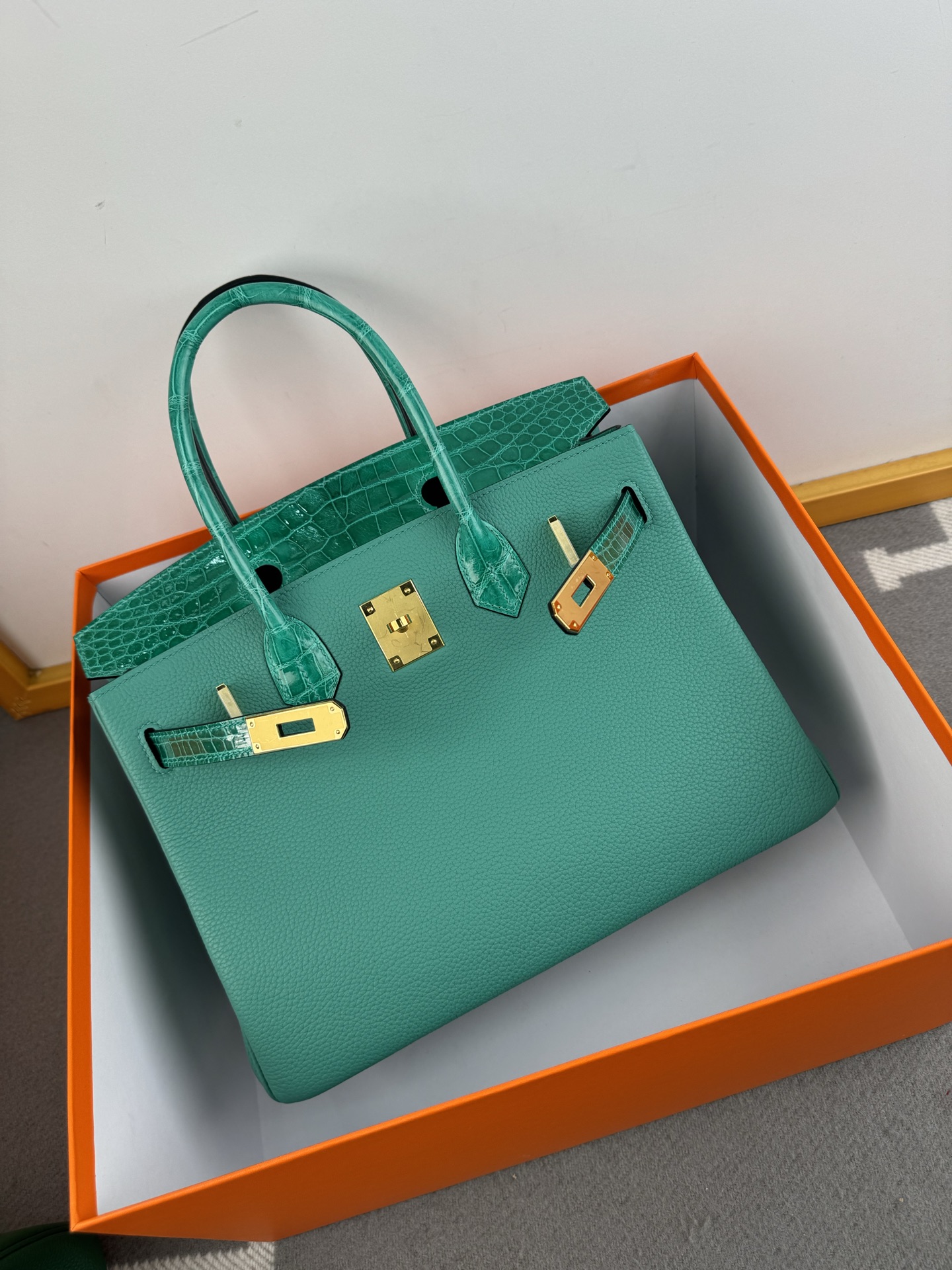 Birkin 30cm Emerald Green Togo Leather and Crocodile Gold Hardware Bag 8 i1739690195328 9342 0 7