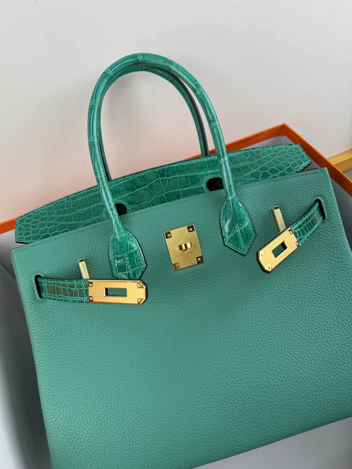 Birkin 30cm Emerald Green Togo Leather and Crocodile Gold Hardware Bag 9 i1739690195343 7084 0 8