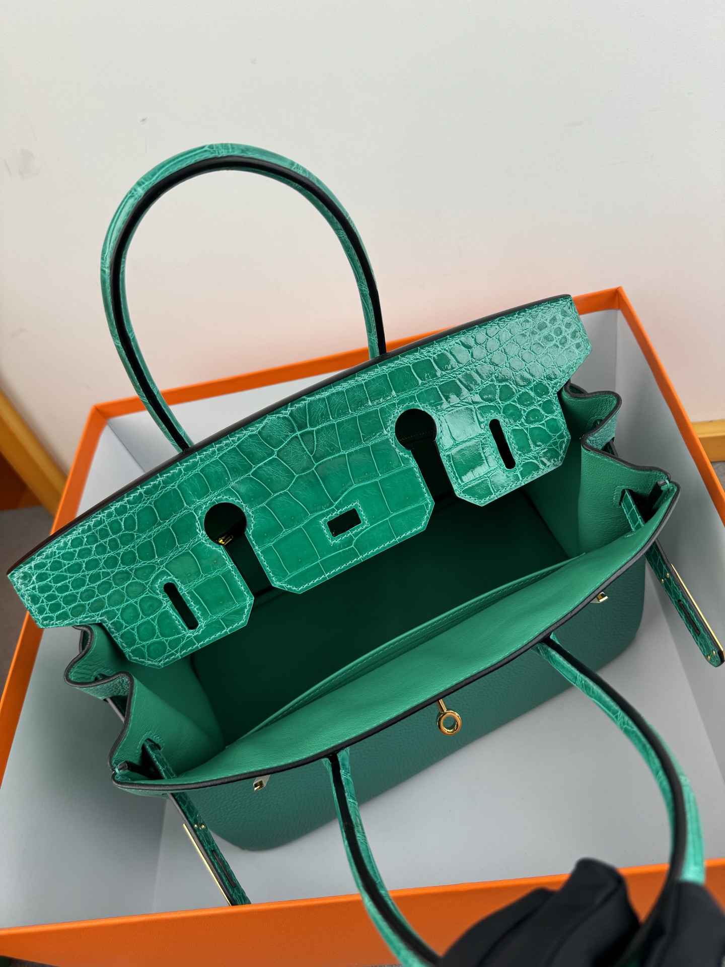 Birkin 30cm Emerald Green Togo Leather and Crocodile Gold Hardware Bag 7 i1739690196837 1699 0 6