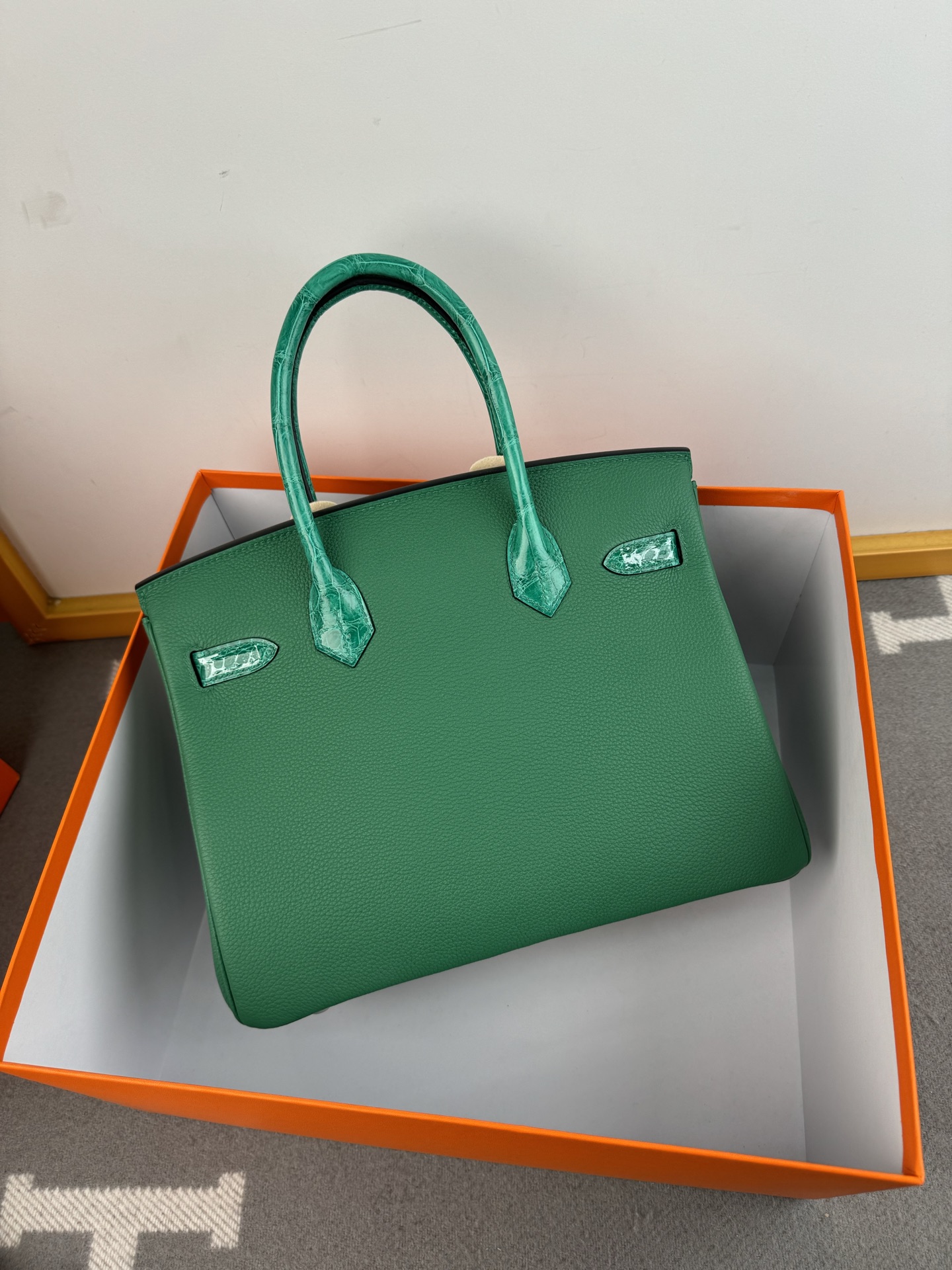 Hermès Birkin 30 Touch Emerald Green Togo Leather and Alligator Handbag 2 i1739690682004 8691 0 1