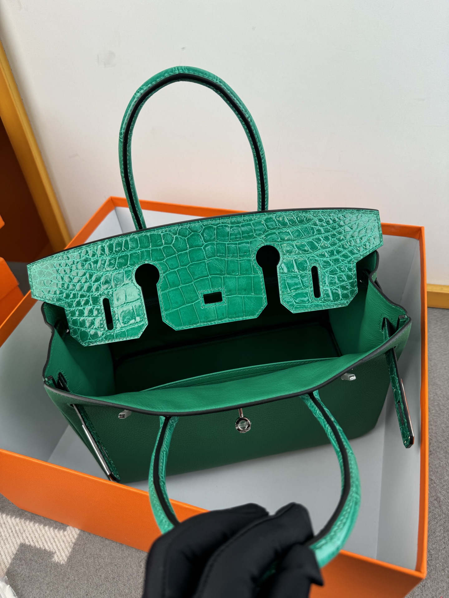 Hermès Birkin 30 Touch Emerald Green Togo Leather and Alligator Handbag 8 i1739690682023 9503 0 7