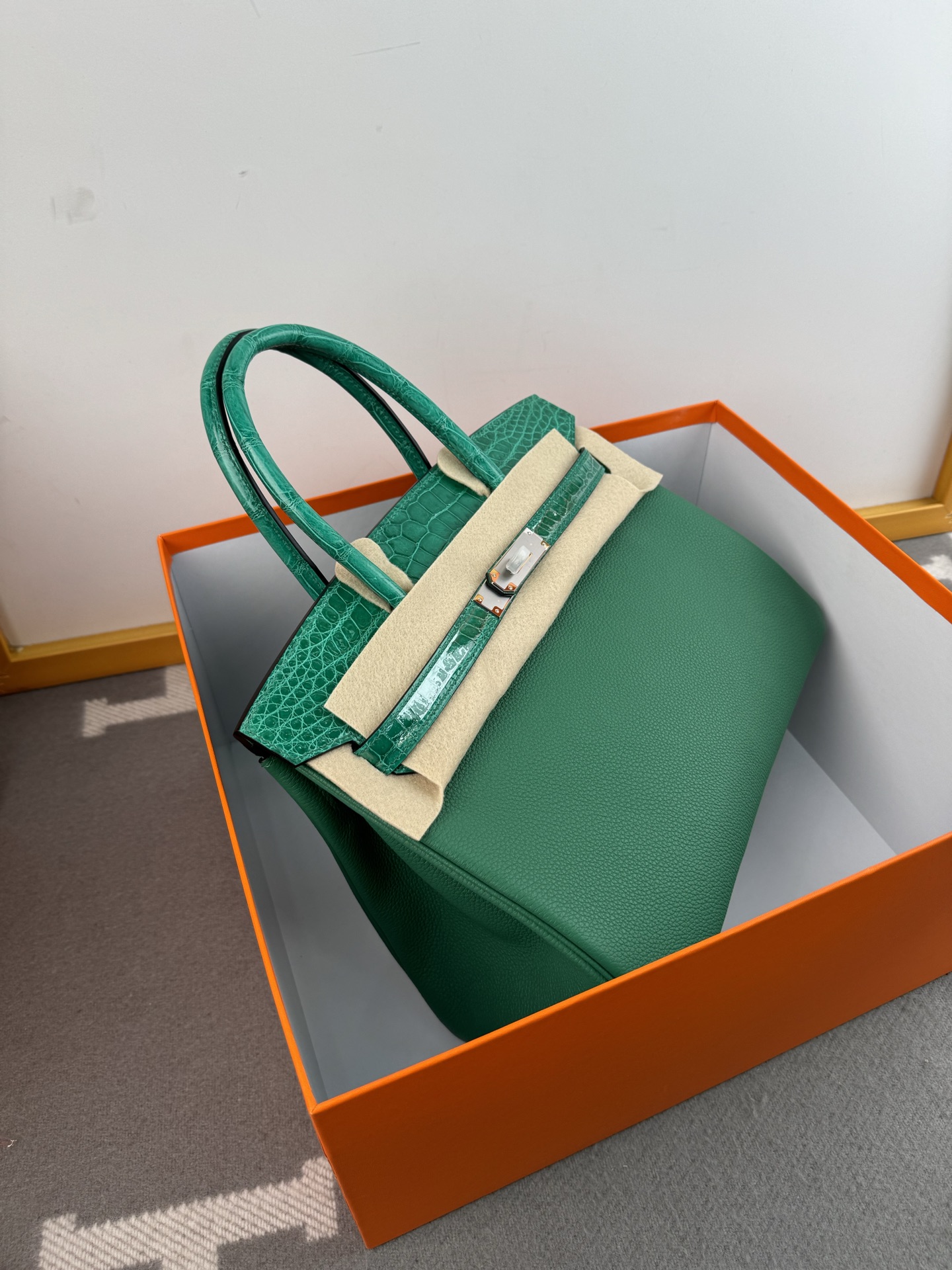 Hermès Birkin 30 Touch Emerald Green Togo Leather and Alligator Handbag 3 i1739690684050 7585 0 2