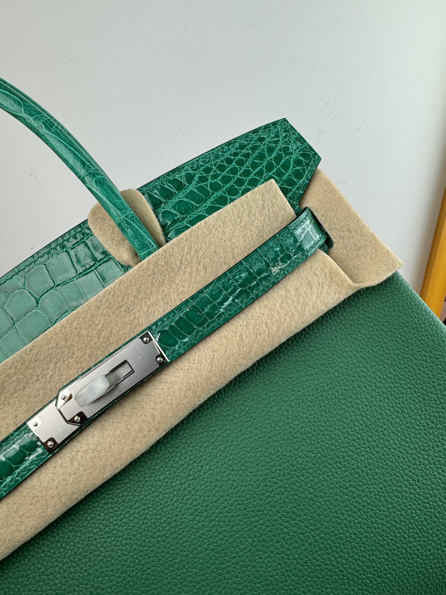 Hermès Birkin 30 Touch Emerald Green Togo Leather and Alligator Handbag 5 i1739690684114 3272 0 4