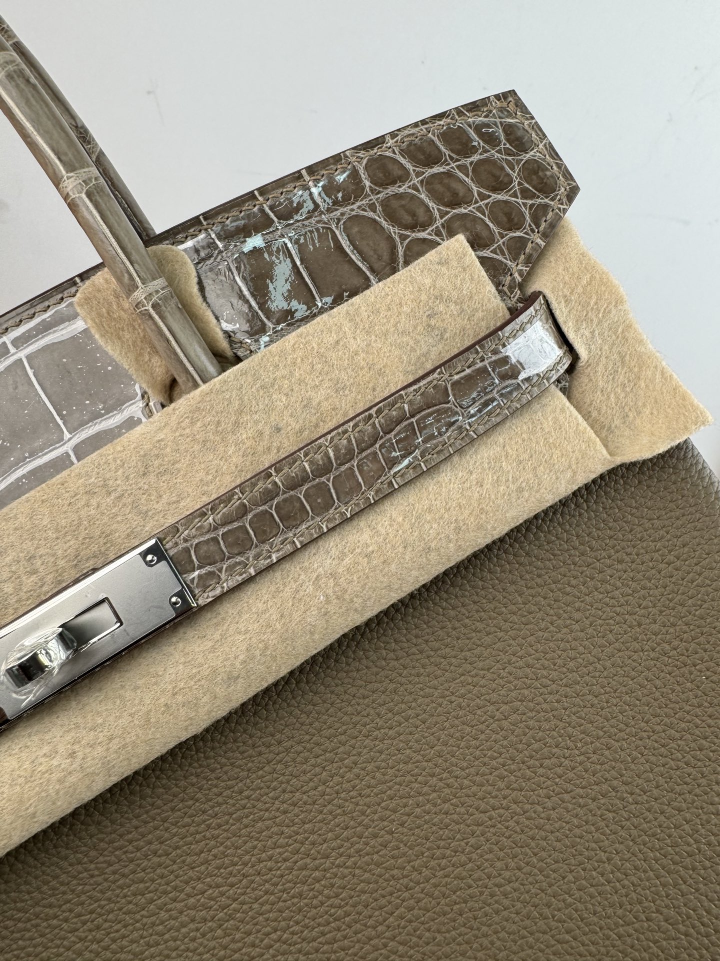 Birkin 30cm Togo Leather and Crocodile Top Handle Satchel Handbag 5 i1739691172164 6922 0 3