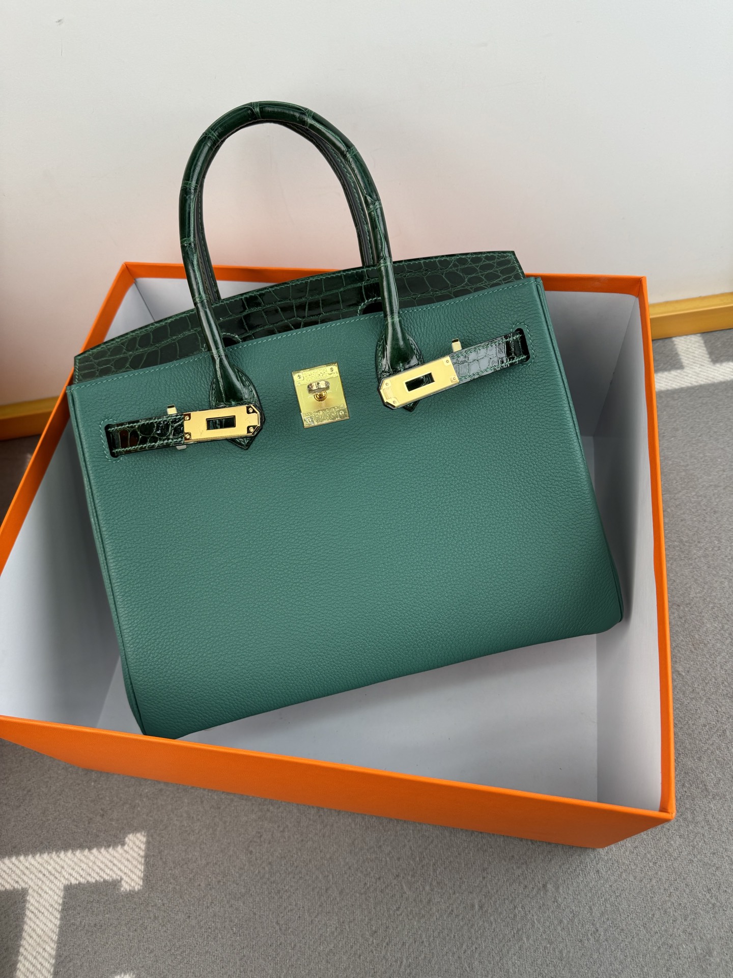 Birkin 30cm Emerald Green Togo Leather and Crocodile Gold Hardware 9 i1739698406062 7260 0 8