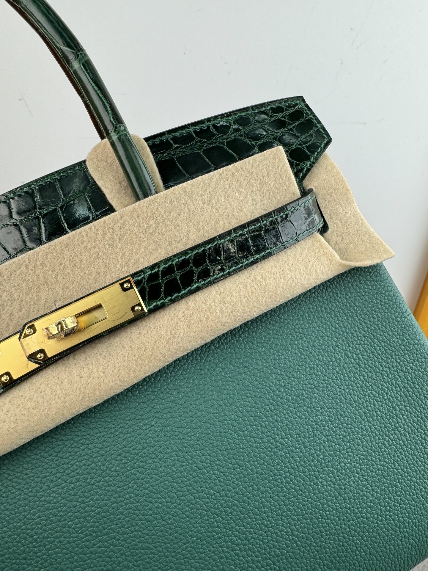 Birkin 30cm Emerald Green Togo Leather and Crocodile Gold Hardware 5 i1739698406062 778 0 4