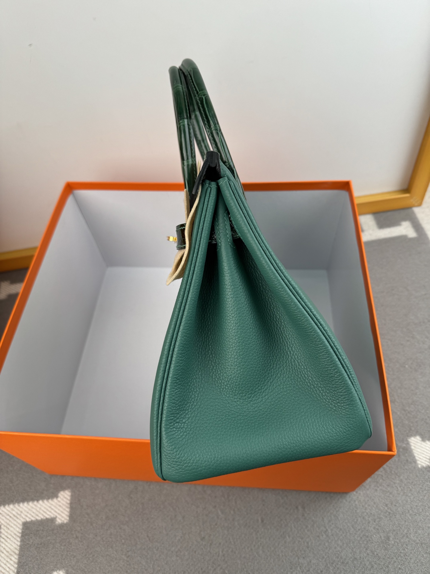 Birkin 30cm Emerald Green Togo Leather and Crocodile Gold Hardware 7 i1739698409688 982 0 6