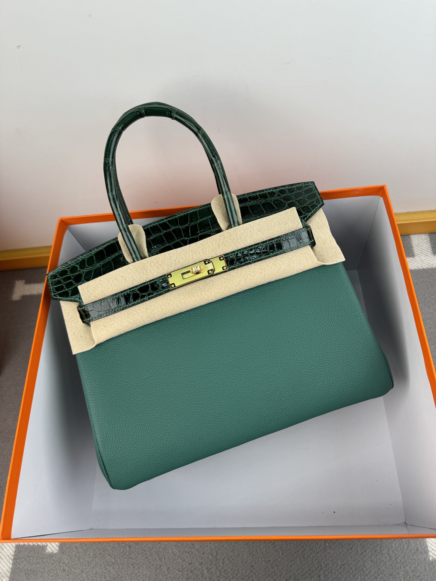 Birkin 30cm Emerald Green Togo Leather and Crocodile Gold Hardware 2 i1739698411554 3440 0 1