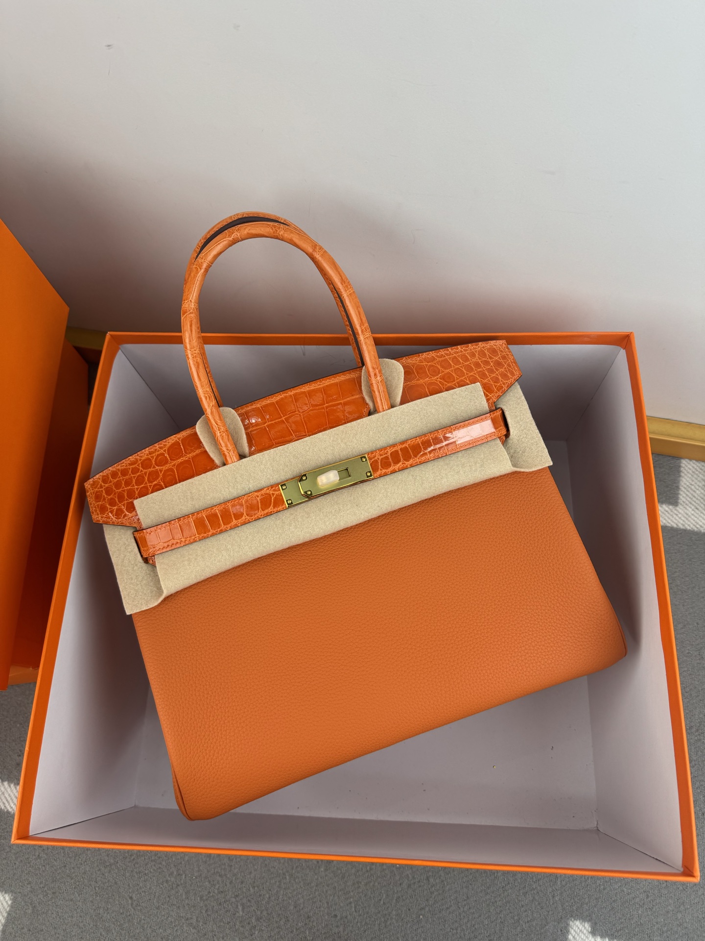 Birkin 30cm Pink Togo Leather and Crocodile Top Handle Bag with Gold Hardware 8 i1739850850767 4211 0 1