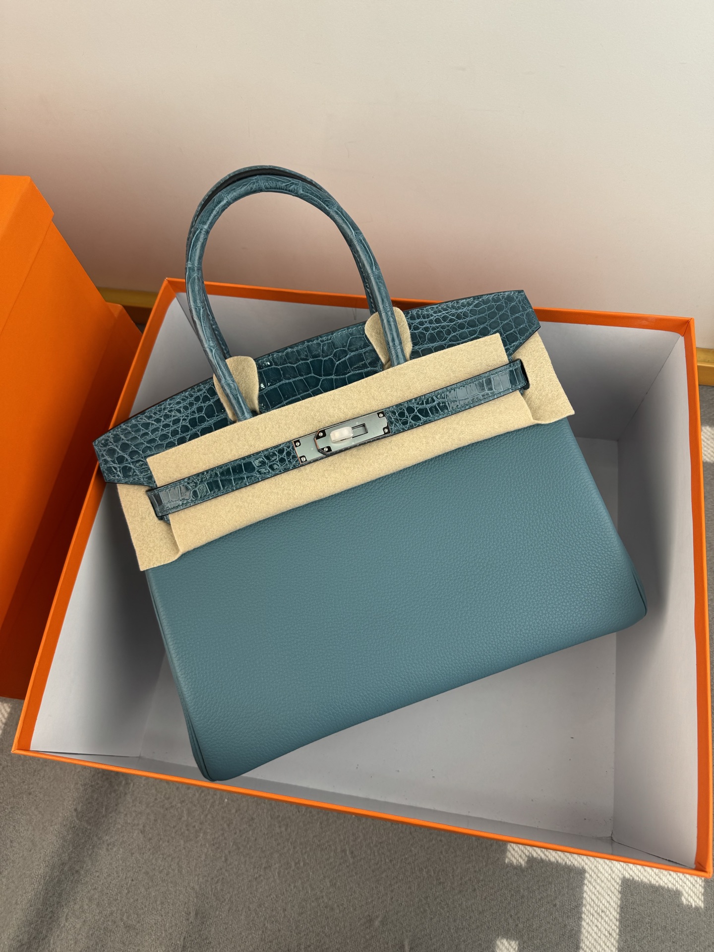 Birkin 30cm Pink Togo Leather and Crocodile Top Handle Bag with Gold Hardware 9 i1739856208931 2998 0 2