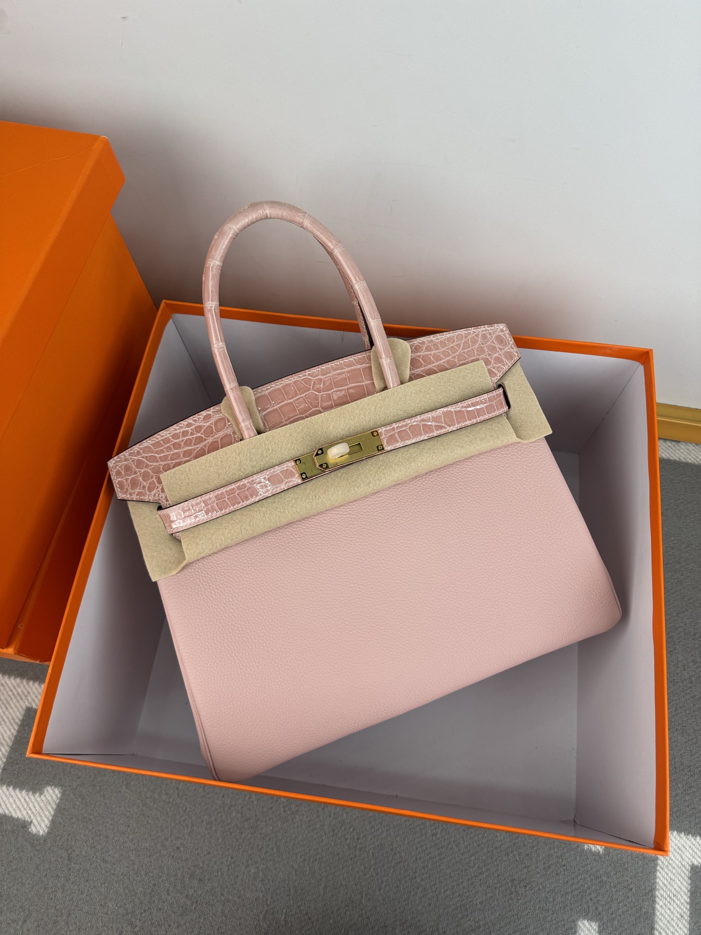 Birkin 30cm Touch Togo Leather and Alligator Skin Handbag with Gold Hardware 3 i1739937175620 5015 0 1
