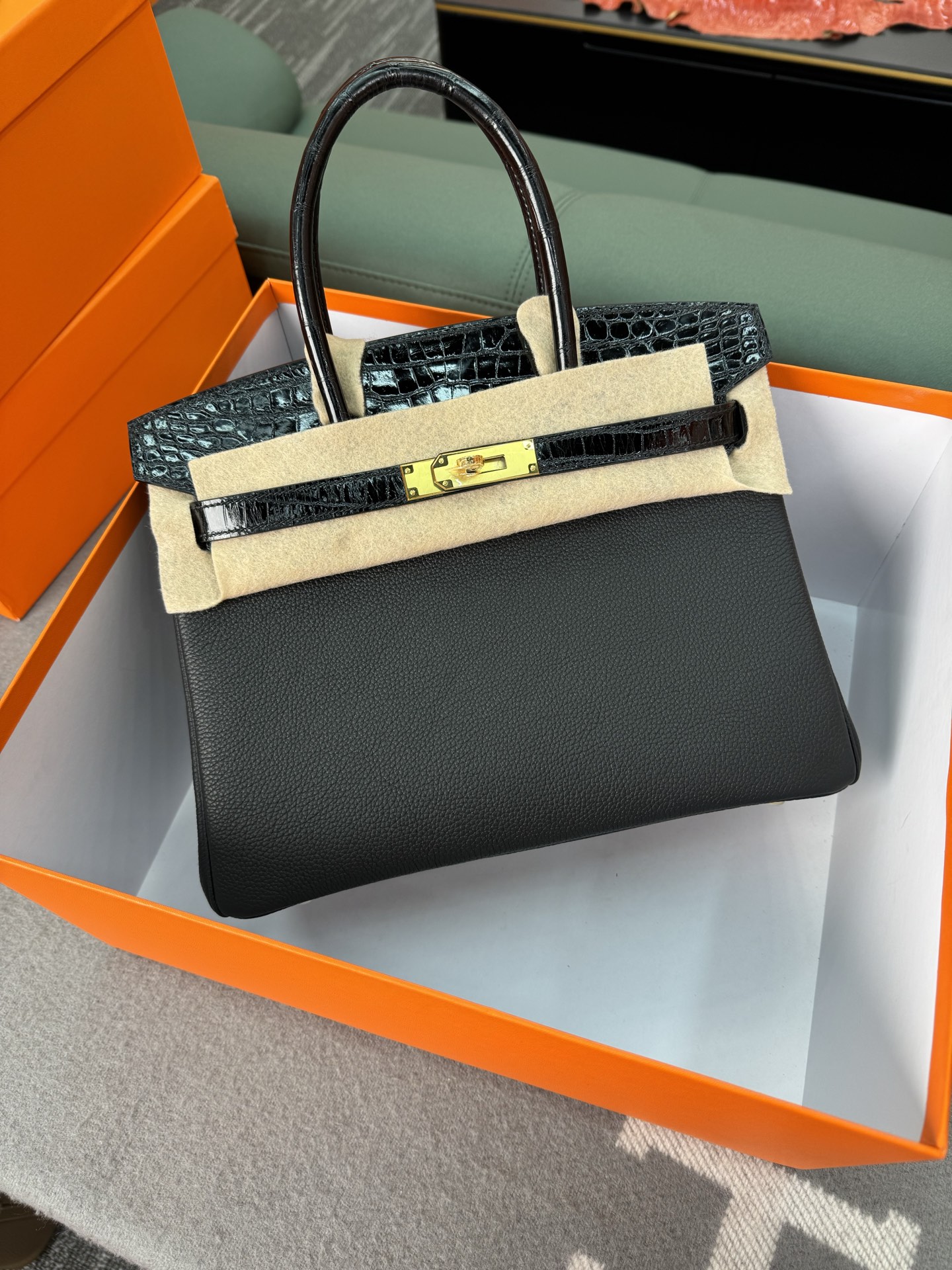 Birkin 30cm Touch Togo Leather and Alligator Skin Handbag with Gold Hardware 9 i1740469337585 4469 0 0