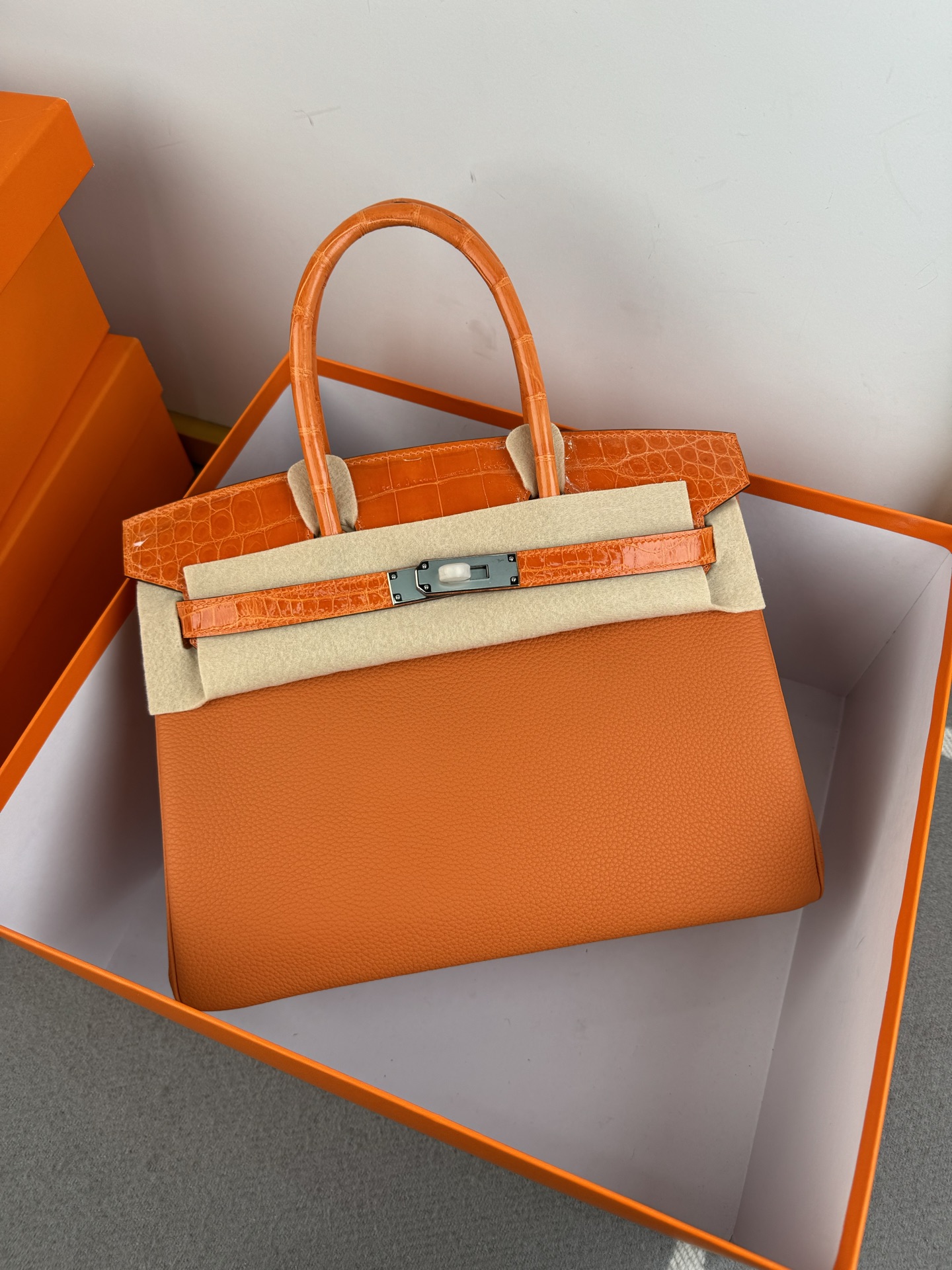 Birkin 30cm Touch Togo Leather and Alligator Skin Handbag with Gold Hardware 5 i1740541808827 6500 0 1