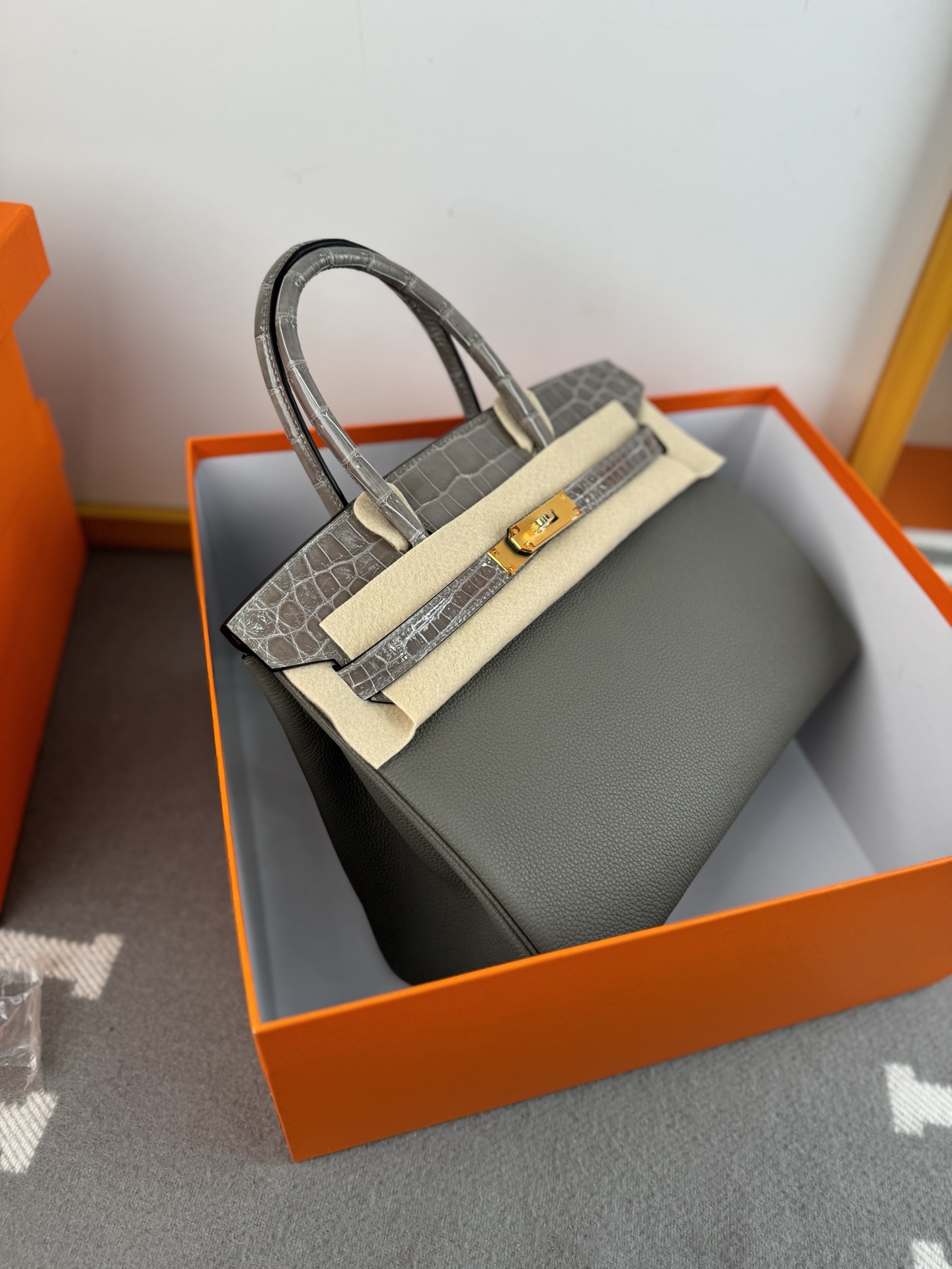 Birkin 30cm Touch Togo Leather & Crocodile Handbag - Cloud Grey, Gold Hardware 5 i1740542818339 5028 0 3