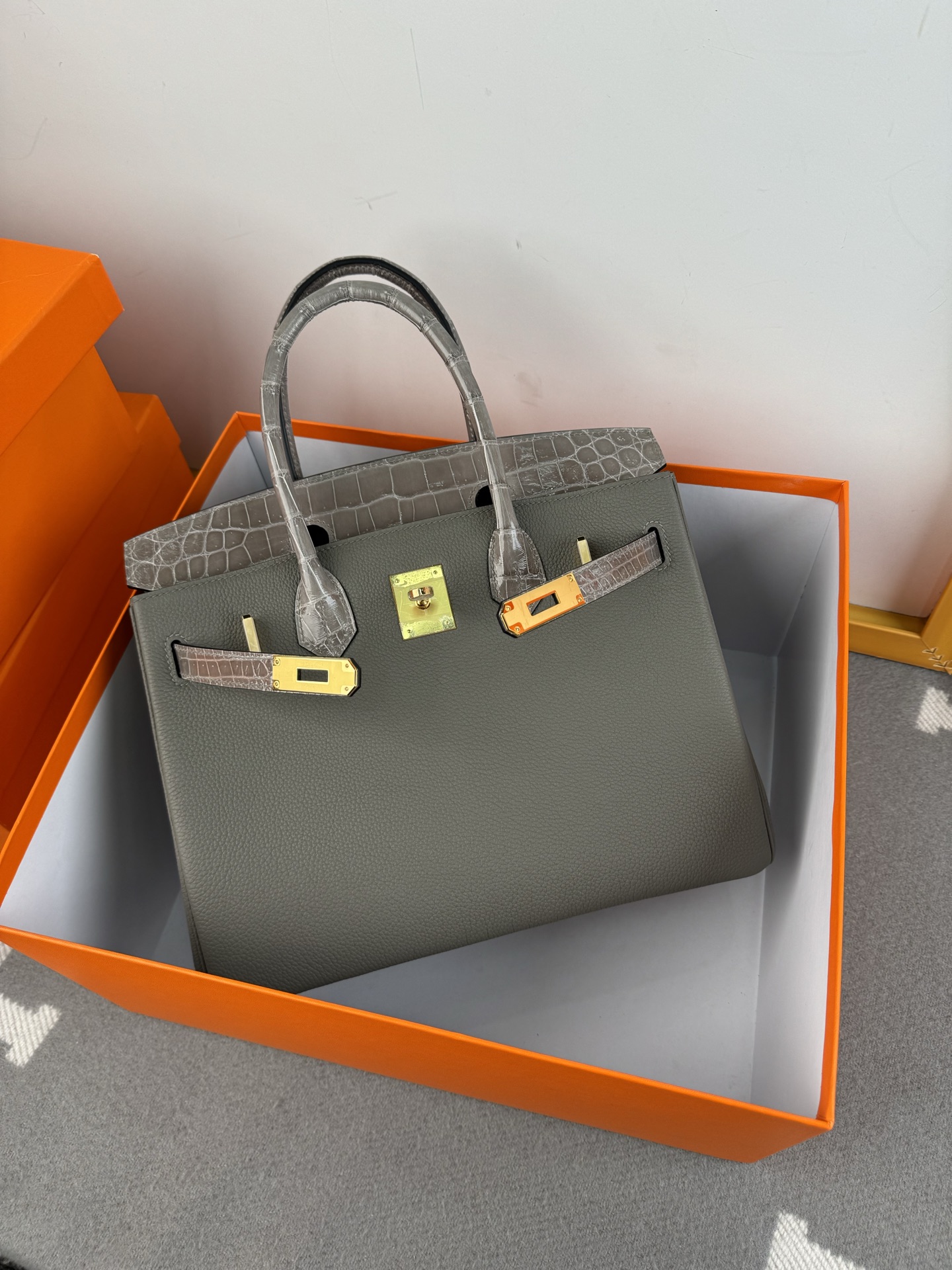 Birkin 30cm Touch Togo Leather & Crocodile Handbag - Cloud Grey, Gold Hardware 9 i1740542818469 9110 0 7