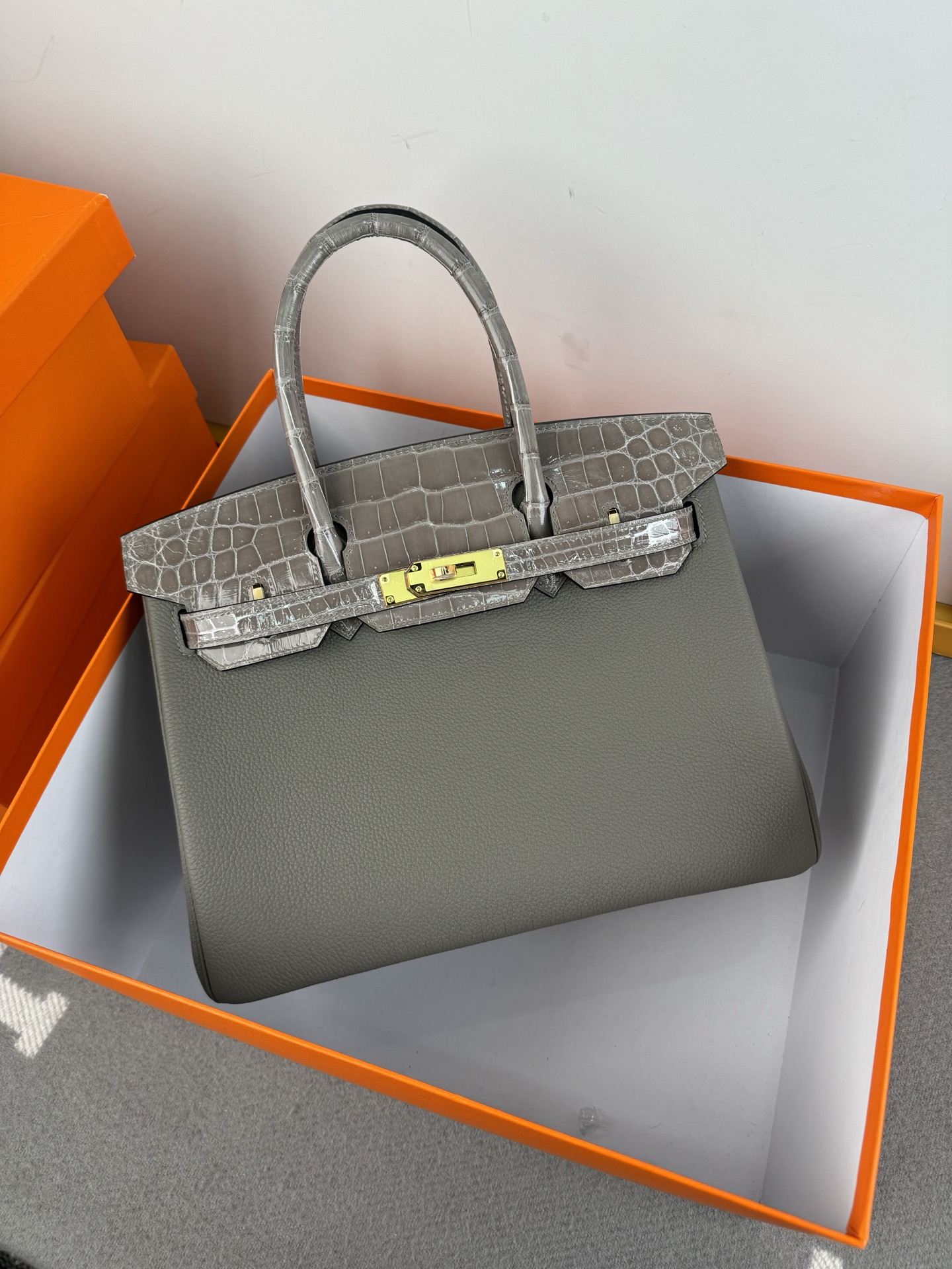 Birkin 30cm Touch Togo Leather & Crocodile Handbag - Cloud Grey, Gold Hardware 10 i1740542820316 2162 0 8