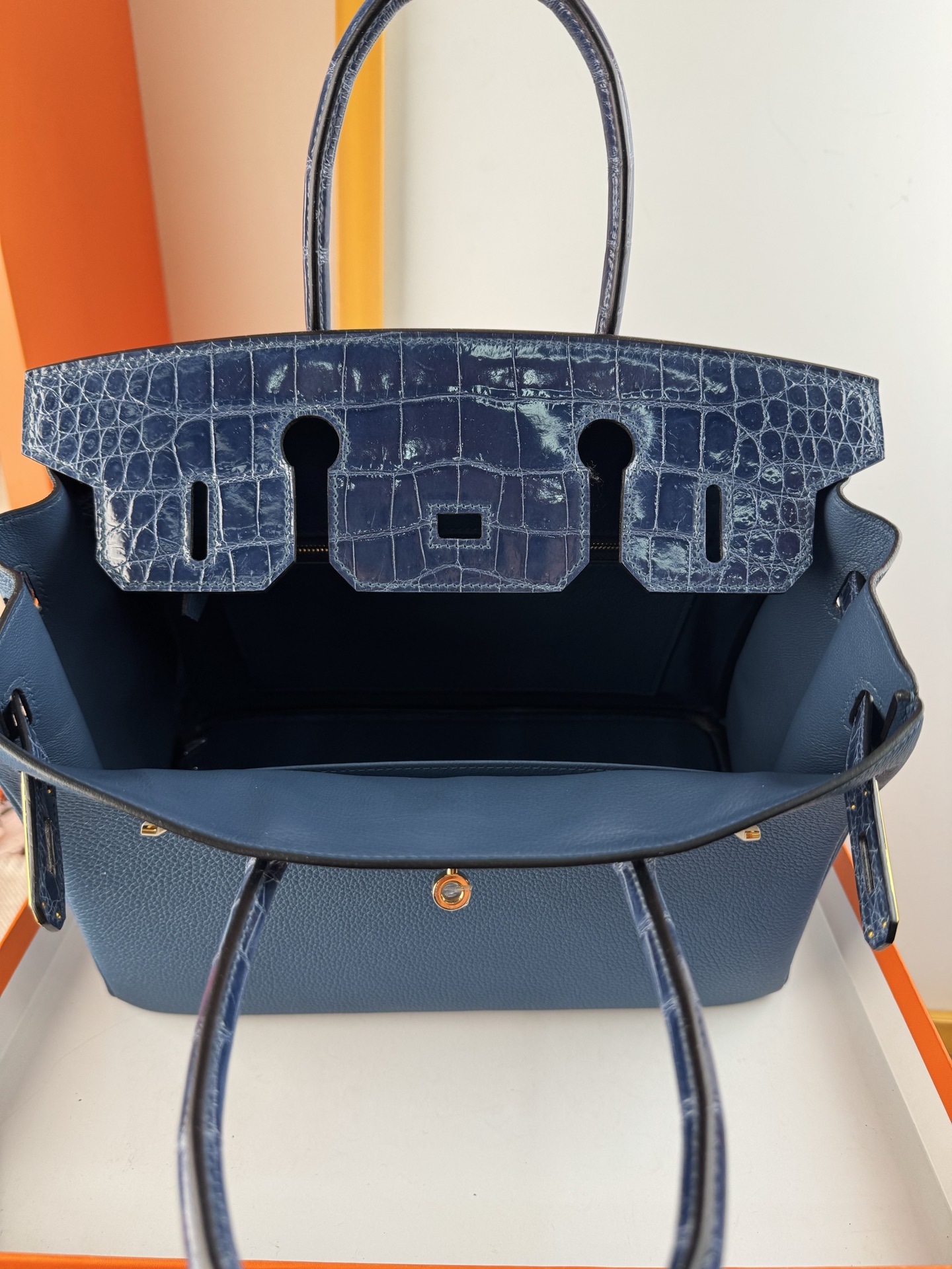 Birkin 30cm Touch: Togo Leather & Crocodile, Gold Hardware - Gem Blue 7 i1747895278600 4420 0 6