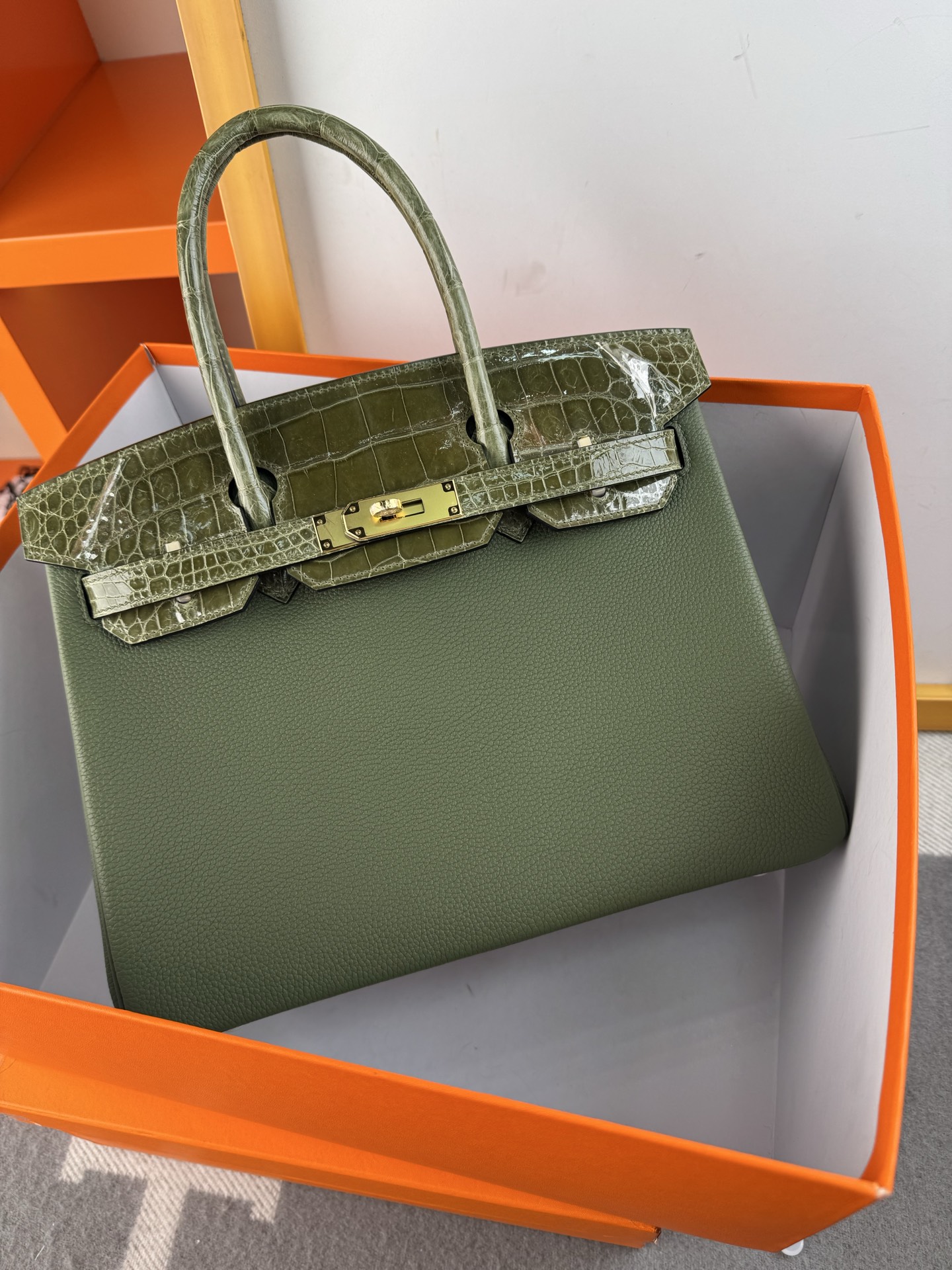 Birkin 30cm Olive Green Togo Leather and Crocodile Handbag with Gold Hardware 7 i1747897320694 2337 0 6